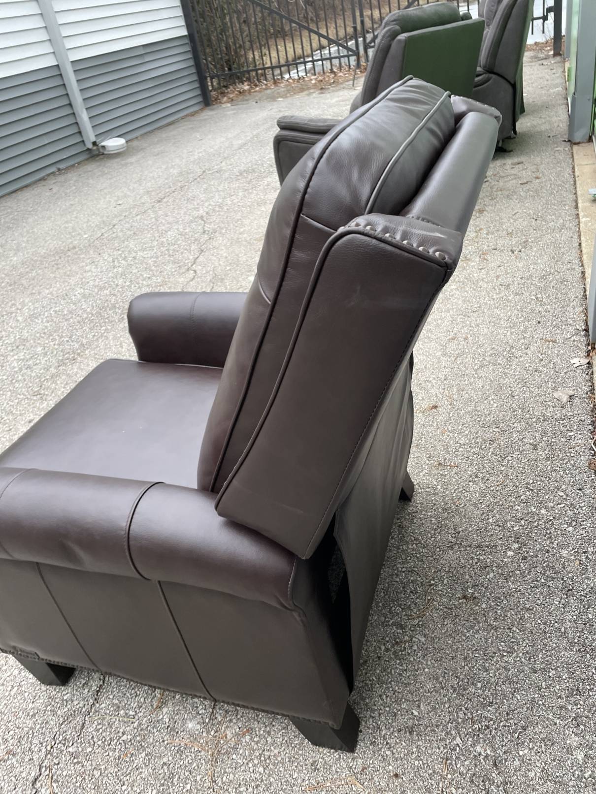 Ridgewood Top Grain Leather Pushback Recliner