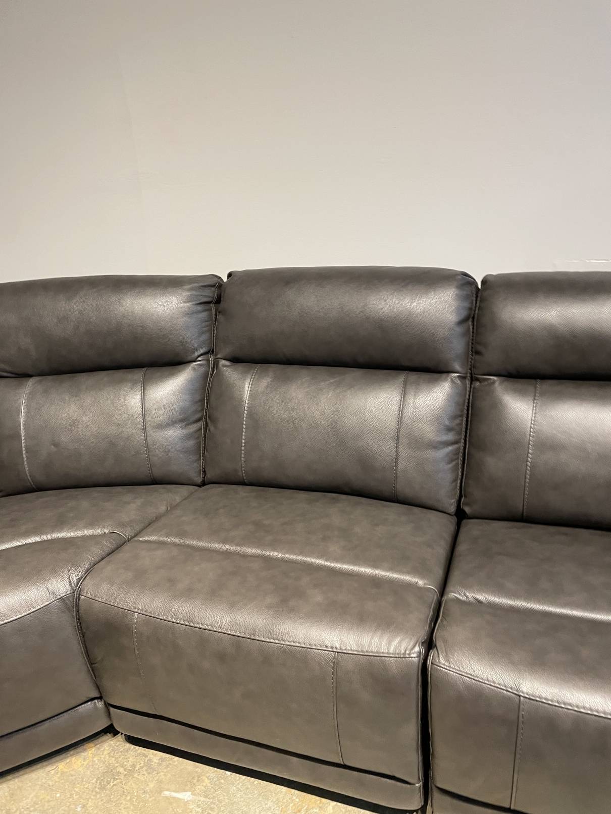 Lauretta 6piece Leather Power Reclining Sectional with Power Headrests