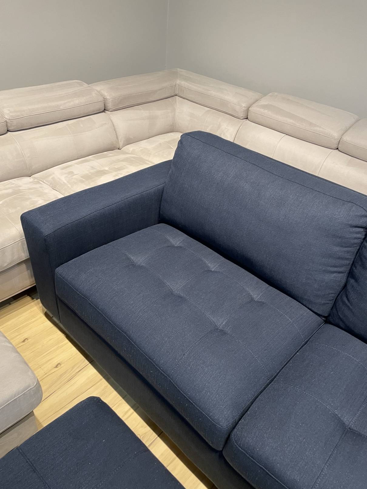 Thomasville Miles Fabric Sectional with Storage Ottoman
