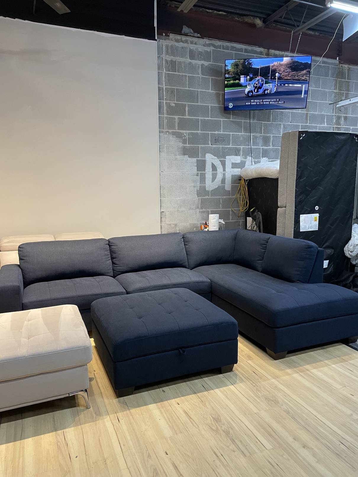 Thomasville Miles Fabric Sectional with Storage Ottoman