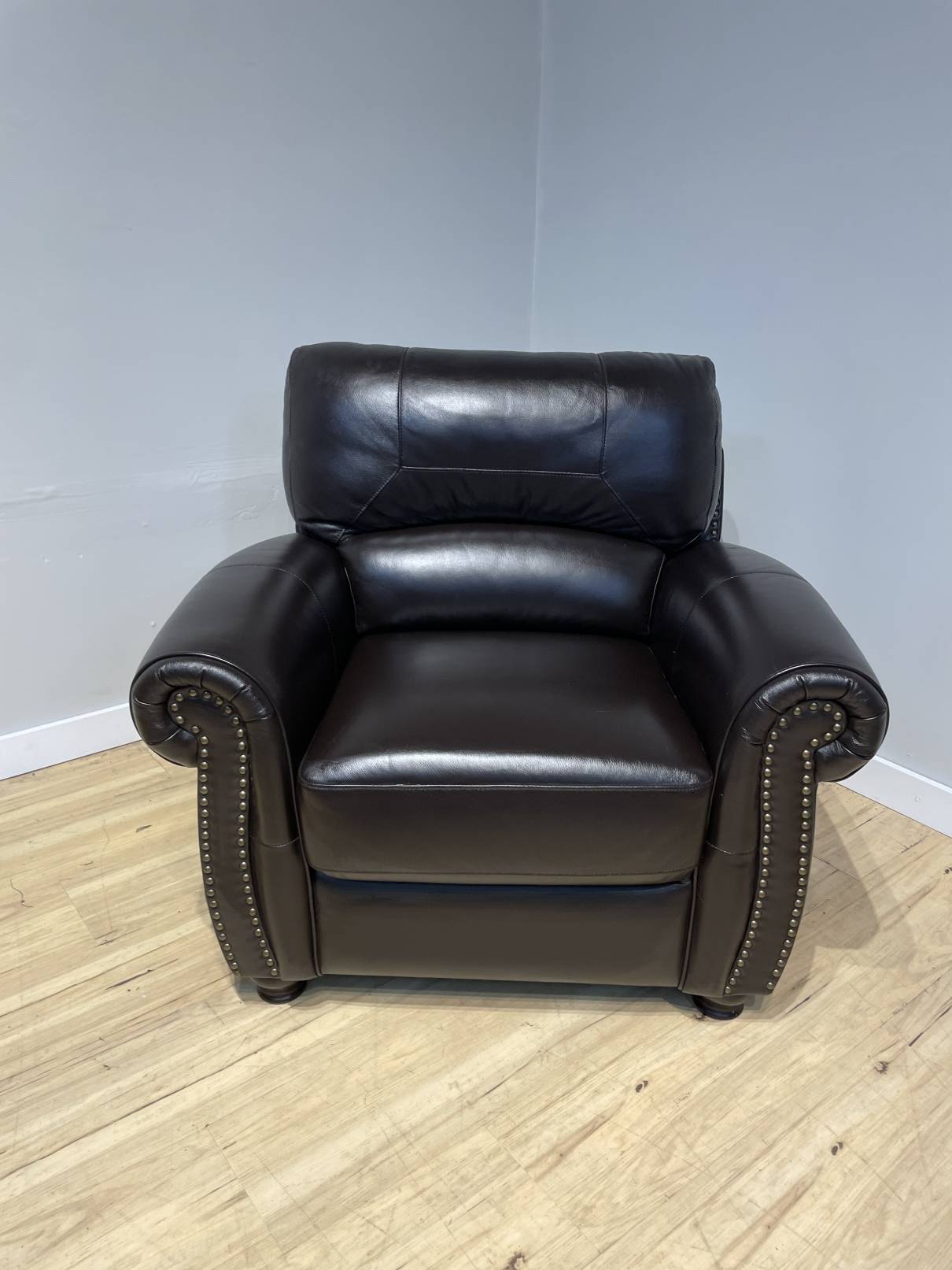 Abbyson leather chair clearance