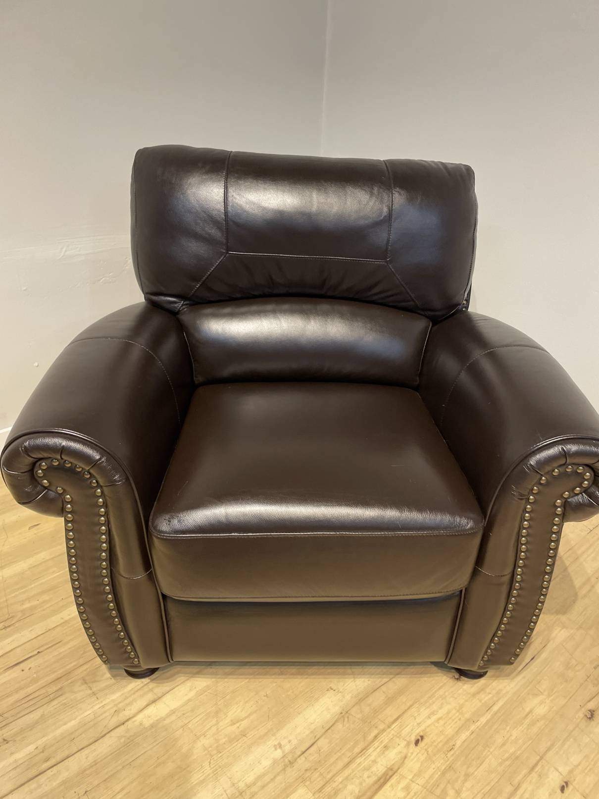 Abbyson best sale leather chair