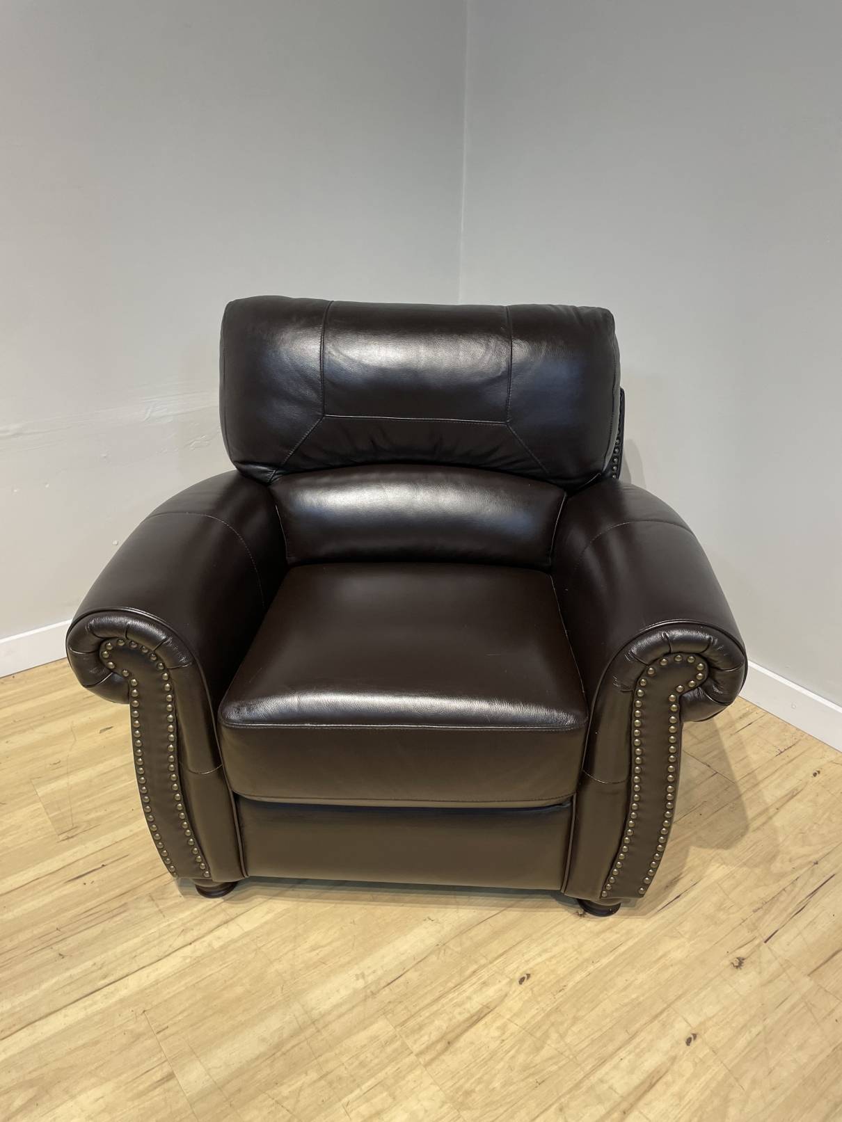 Abbyson shop leather recliner