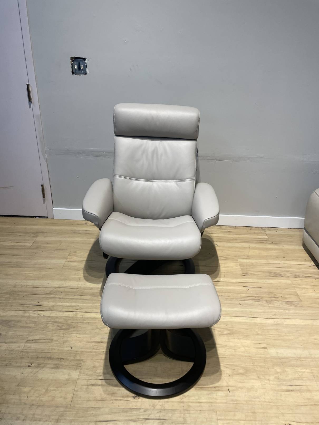 Nordic home hot sale leather recliner