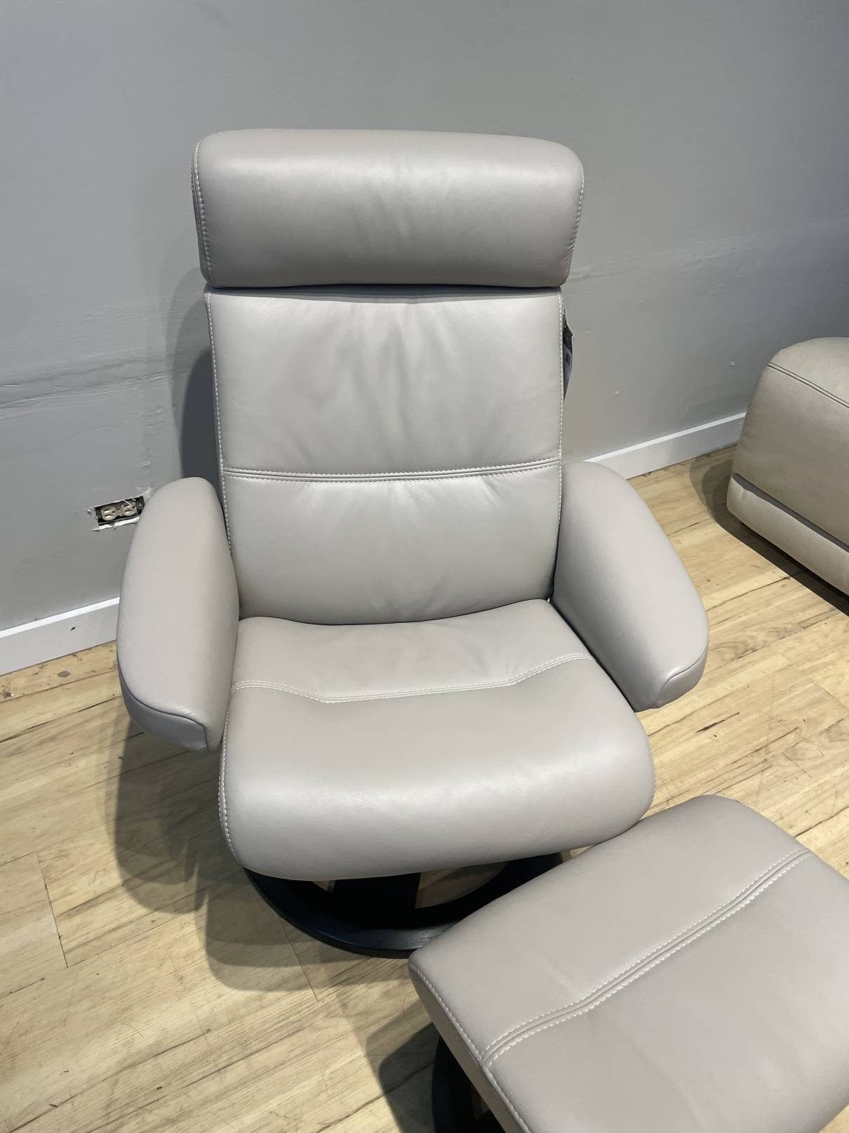 Nordic home leather store recliner