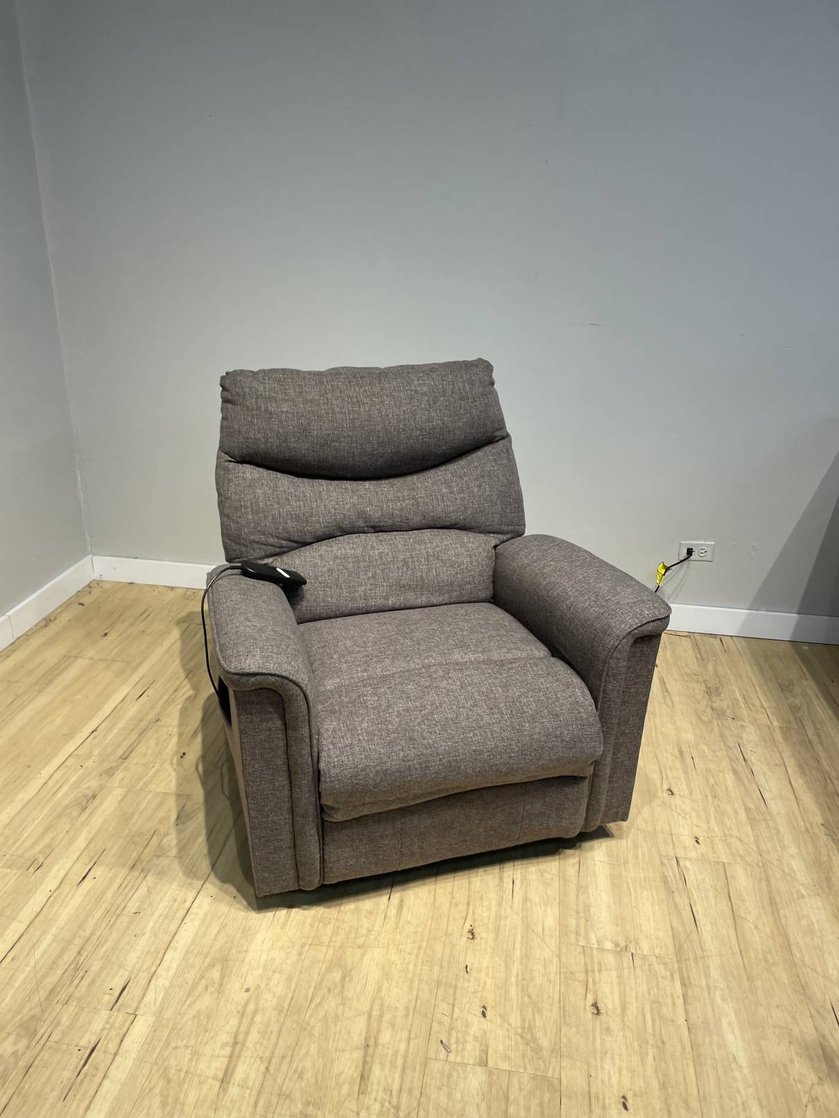 Thomas Fabric Lift Chair