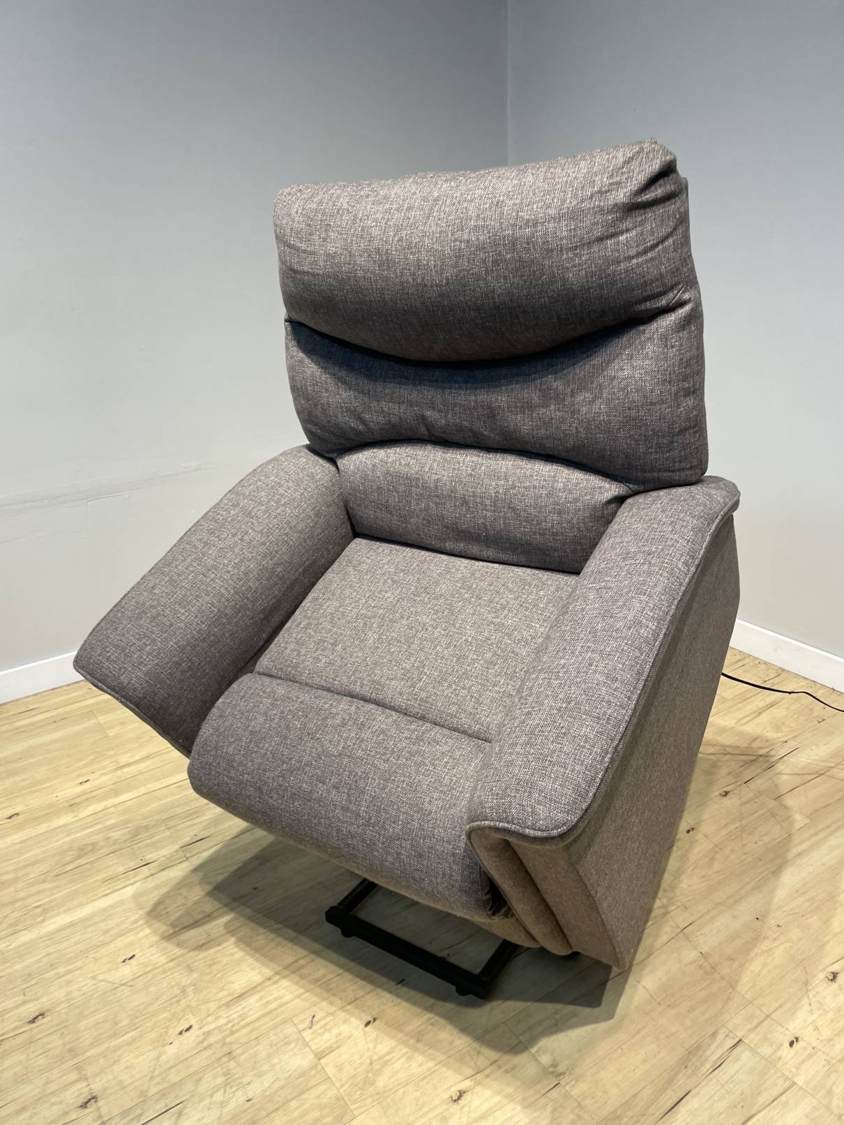Thomas Fabric Lift Chair