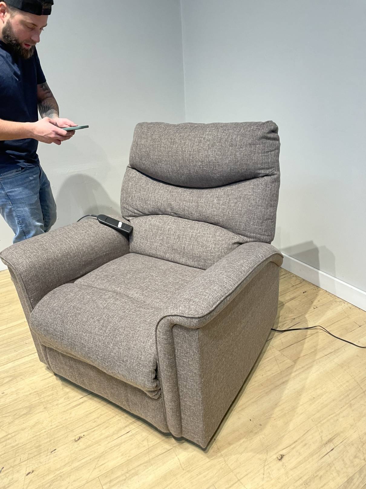 Thomas Fabric Lift Chair