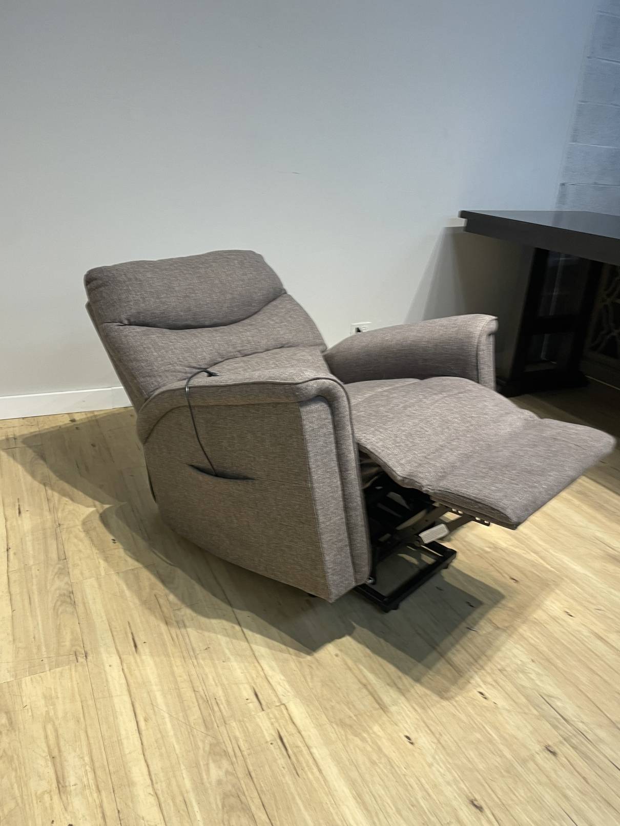 Thomas fabric prolounger lift chair reviews 2025
