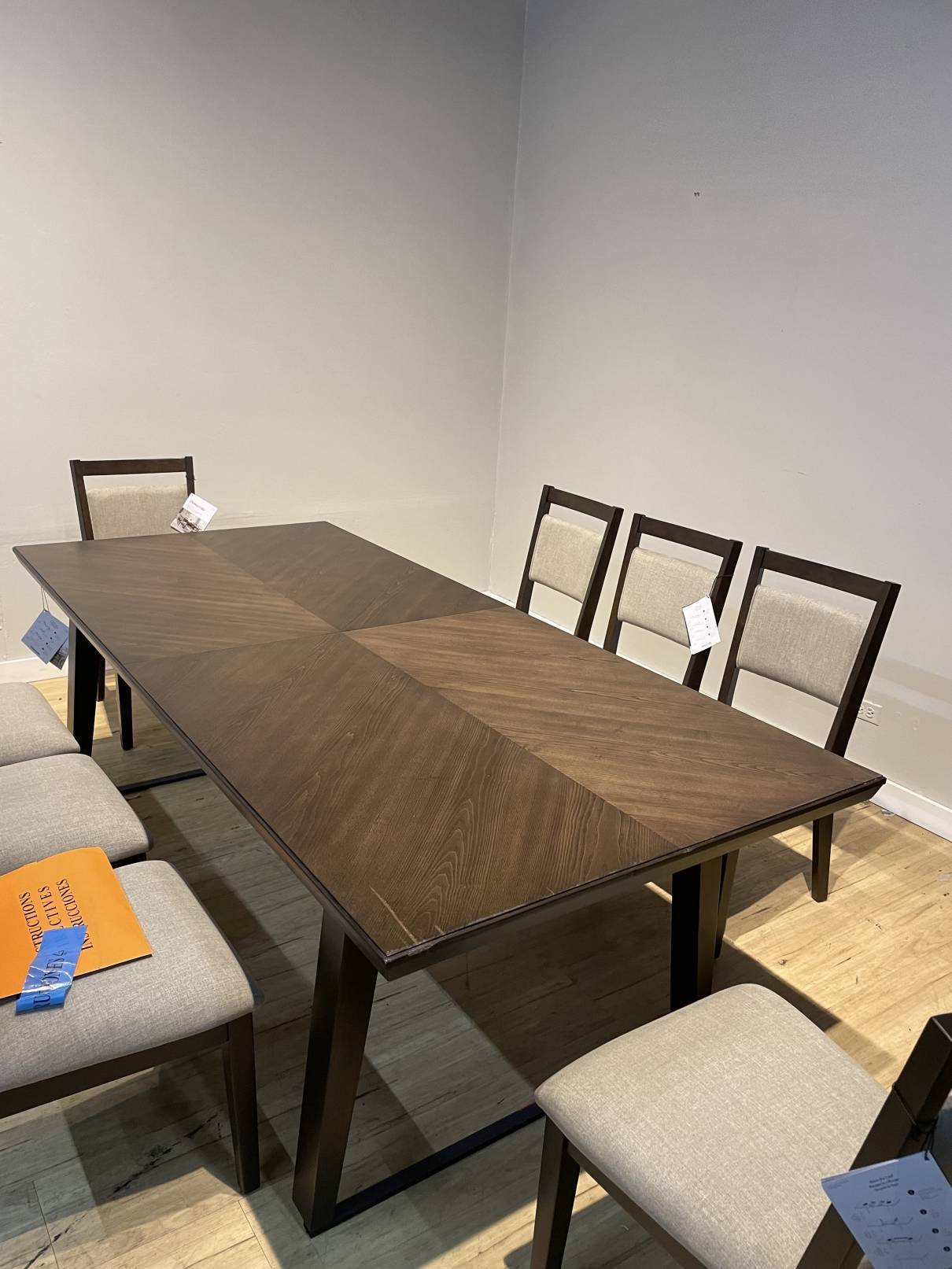 Thomasville Anacortes 9 piece Dining Table Set