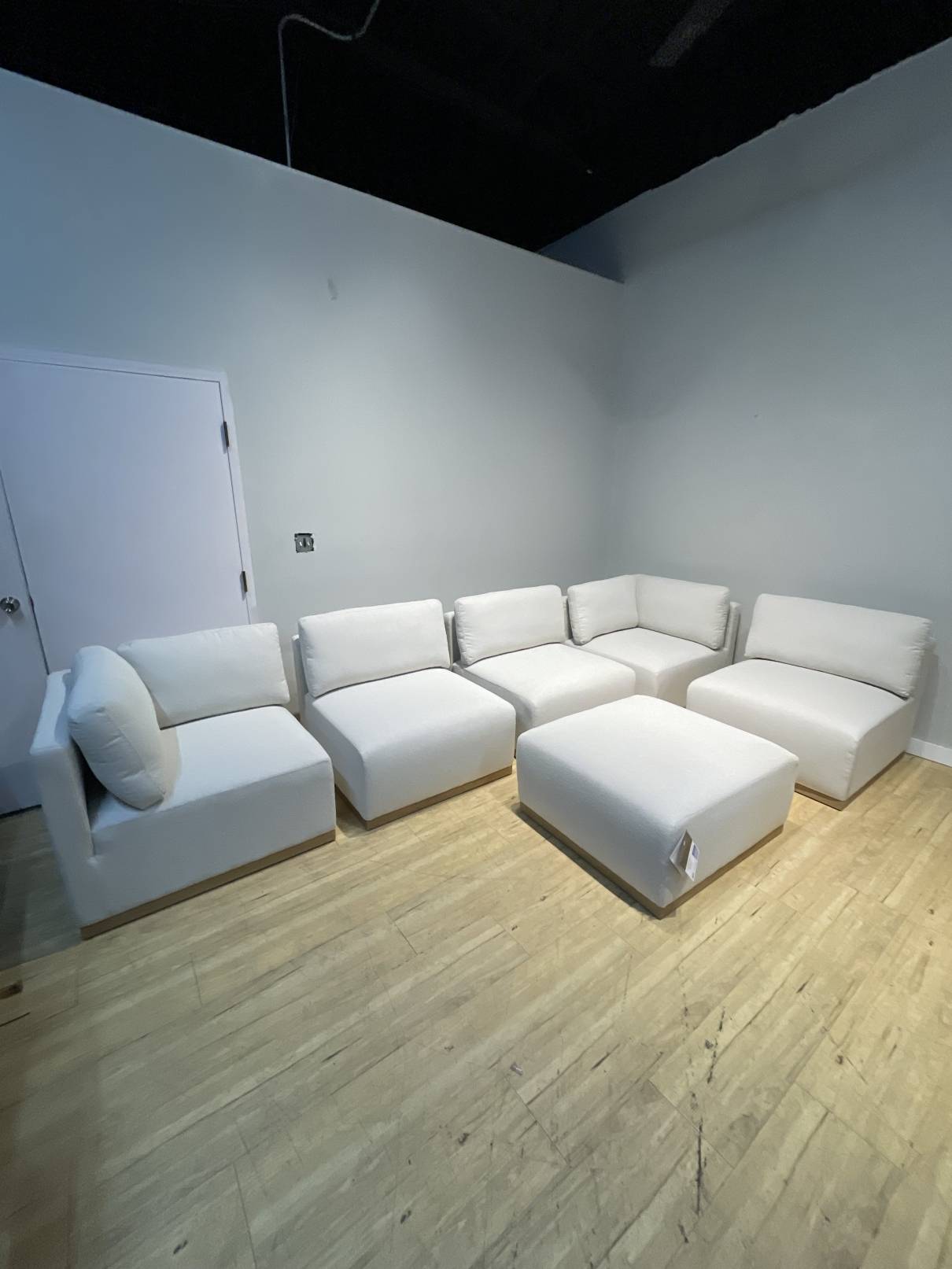 Henredon Murphy Fabric Modular Sectional with Ottoman