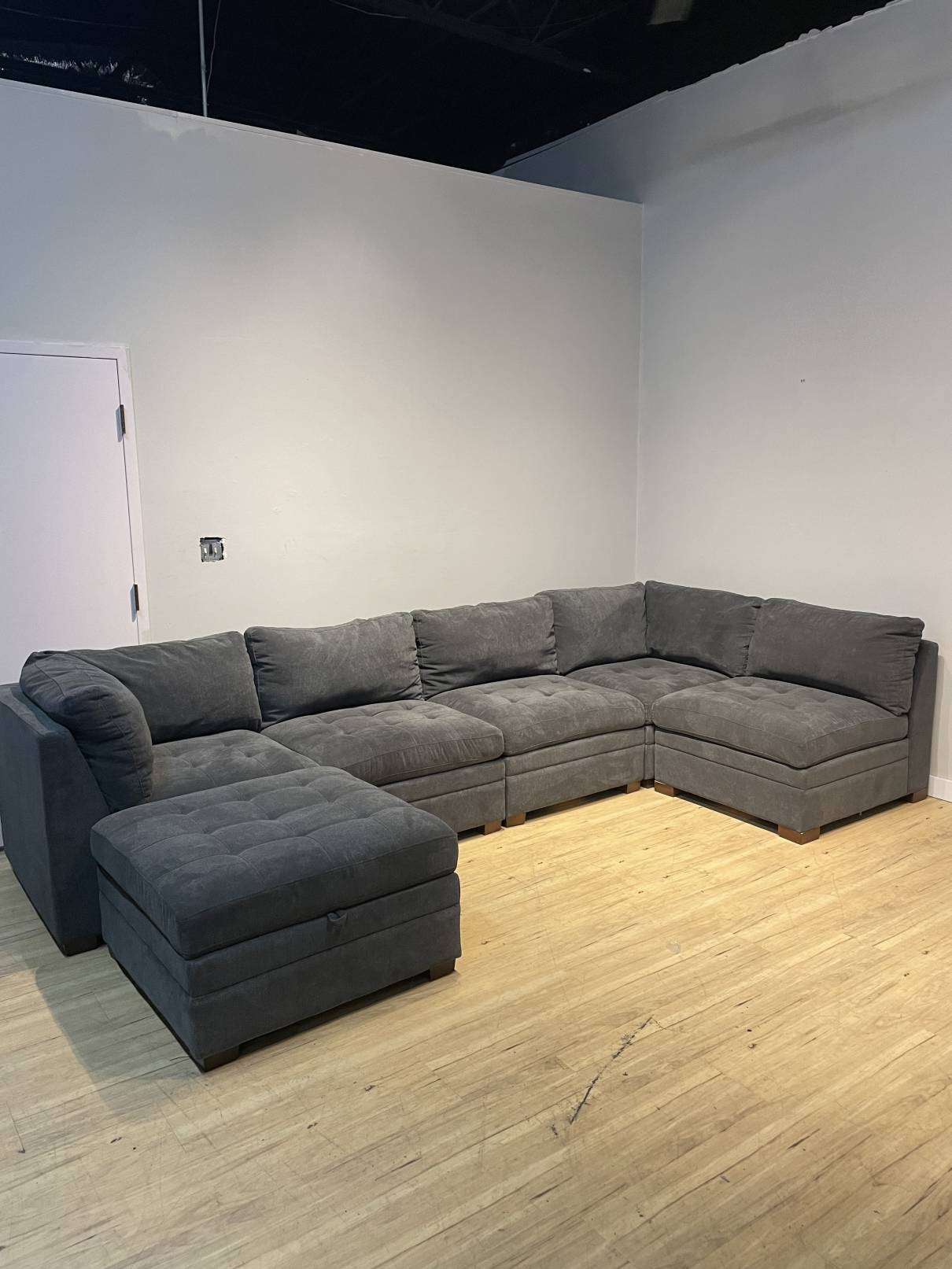 Thomasville Tisdale Modular Sectional 6 piece Dark Gray with Storage Ottoman