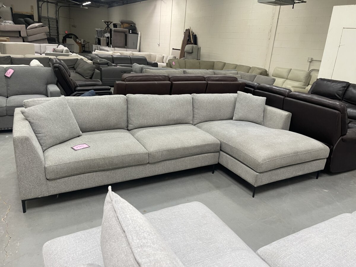 Thomasville Odette 2-piece Fabric Sectional - Photo 2