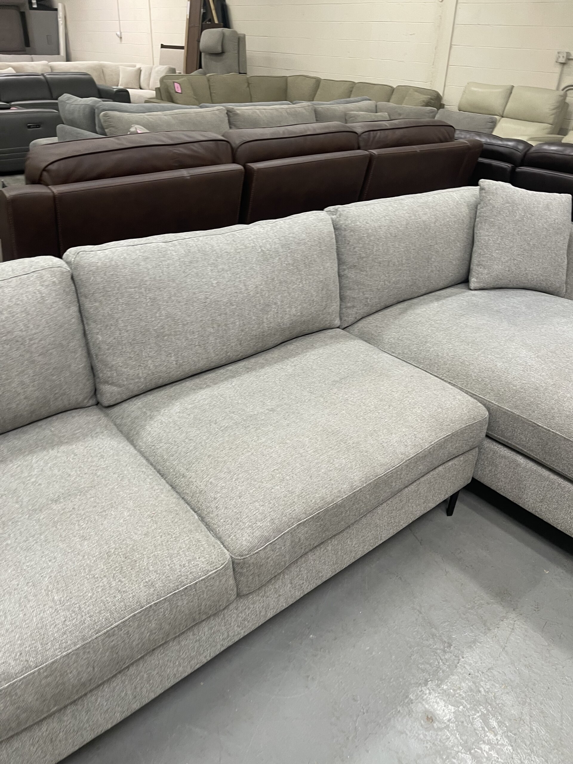 Thomasville Odette 2-piece Fabric Sectional - Photo 3