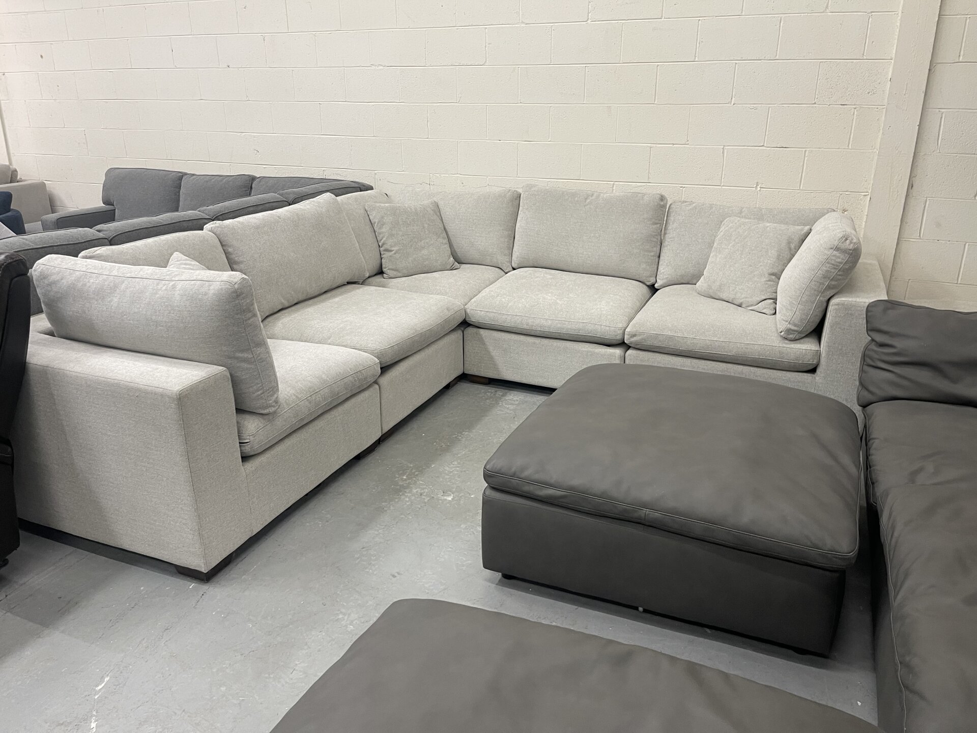 Thomasville Lowell 6-piece Fabric Modular Sectional, Gray - Photo 1