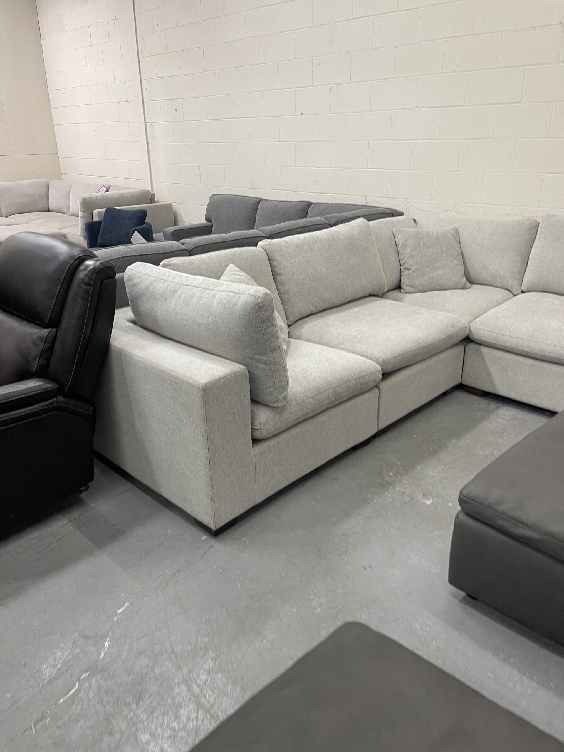 Thomasville Lowell 6-piece Fabric Modular Sectional, Gray - Photo 2