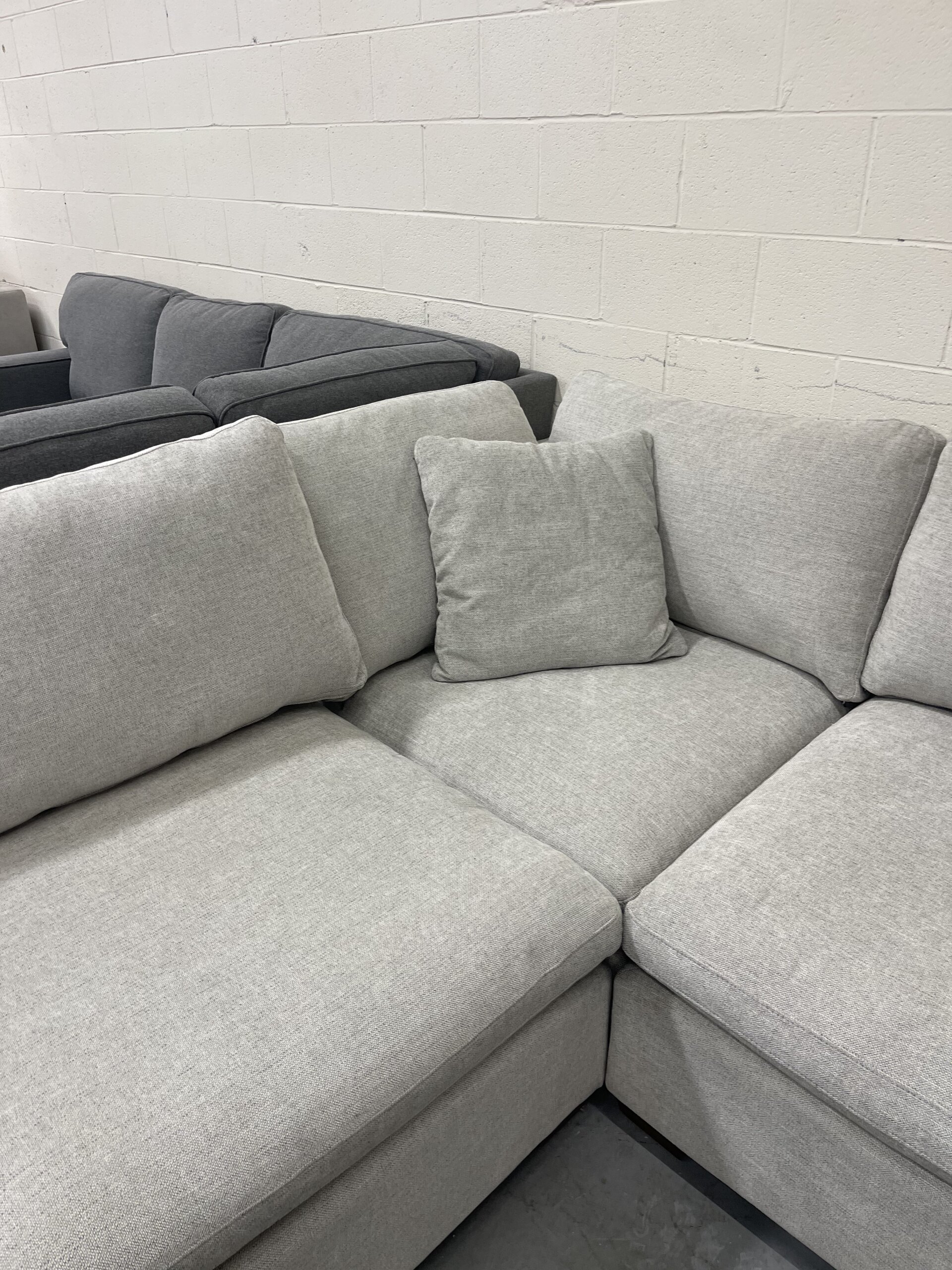 Thomasville Lowell 6-piece Fabric Modular Sectional, Gray - Photo 6