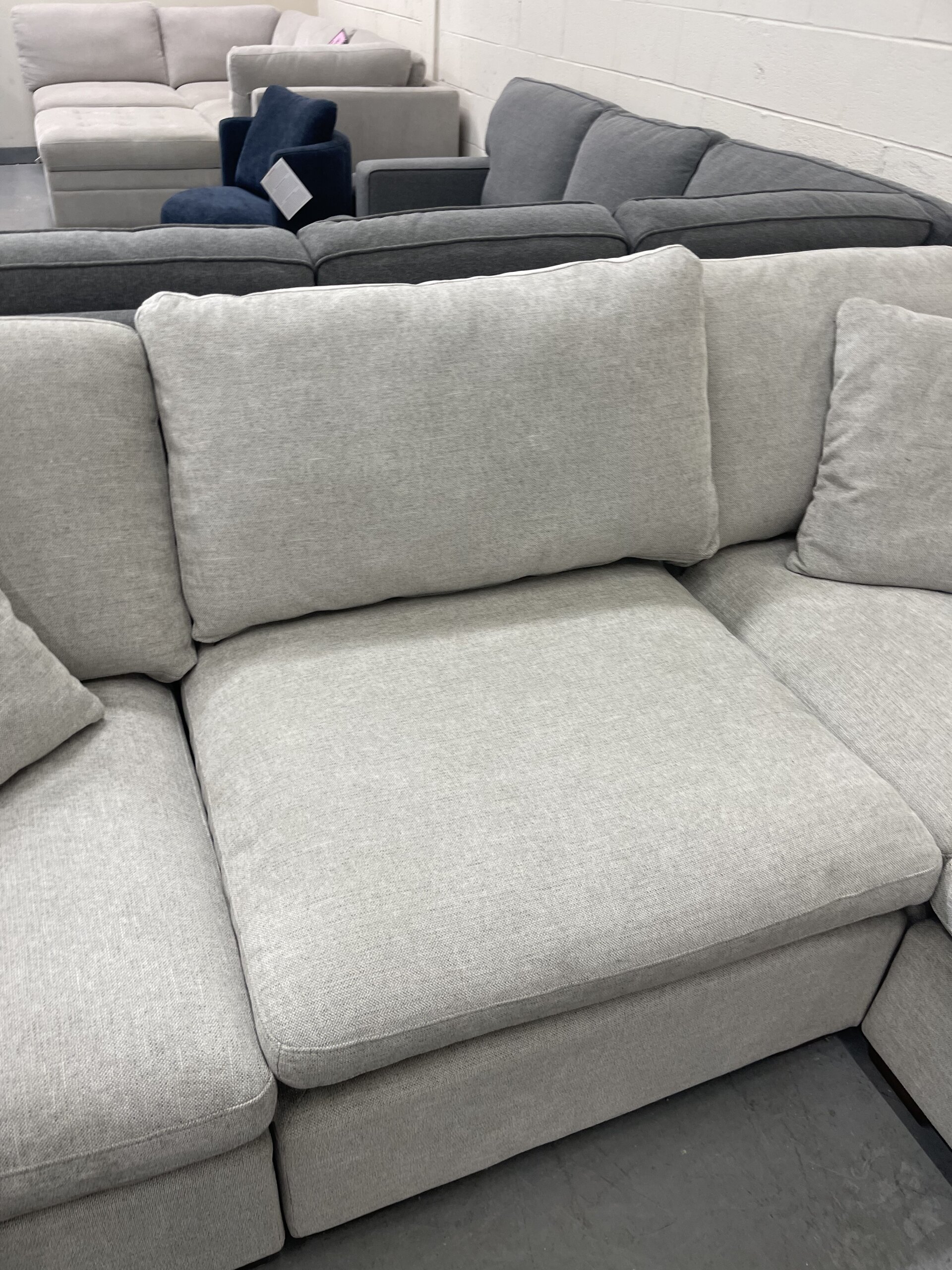 Thomasville Lowell 6-piece Fabric Modular Sectional, Gray - Photo 7