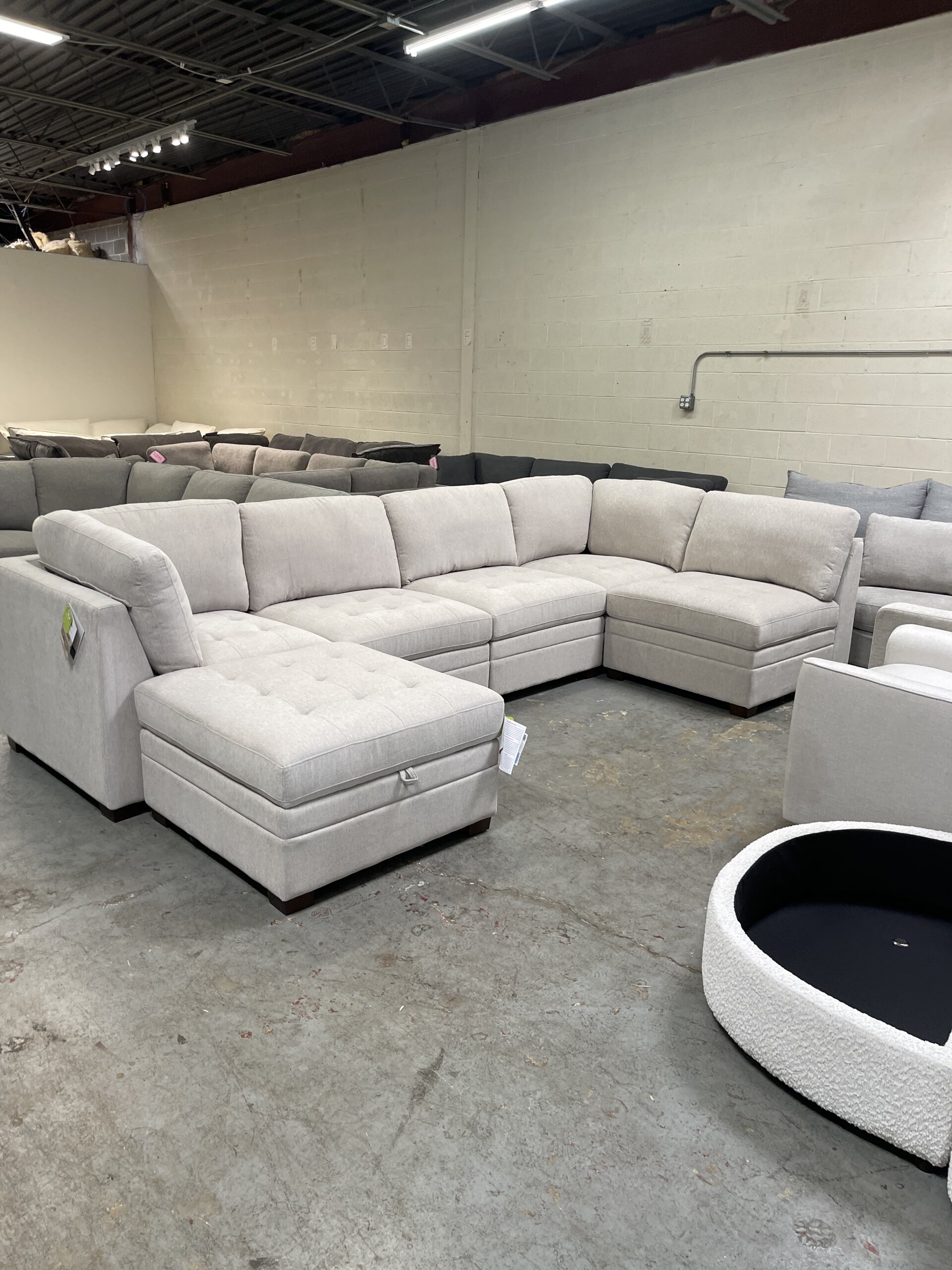 Thomasville Tisdale 6-Piece Fabric Modular Sectional with Storage Ottoman, Beige