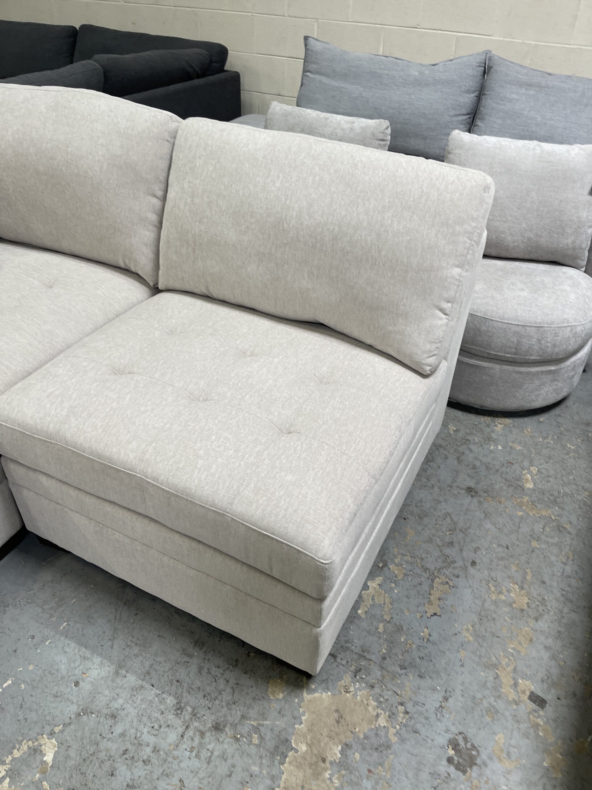 Thomasville Tisdale 6-Piece Fabric Modular Sectional with Storage Ottoman, Beige - Photo 7