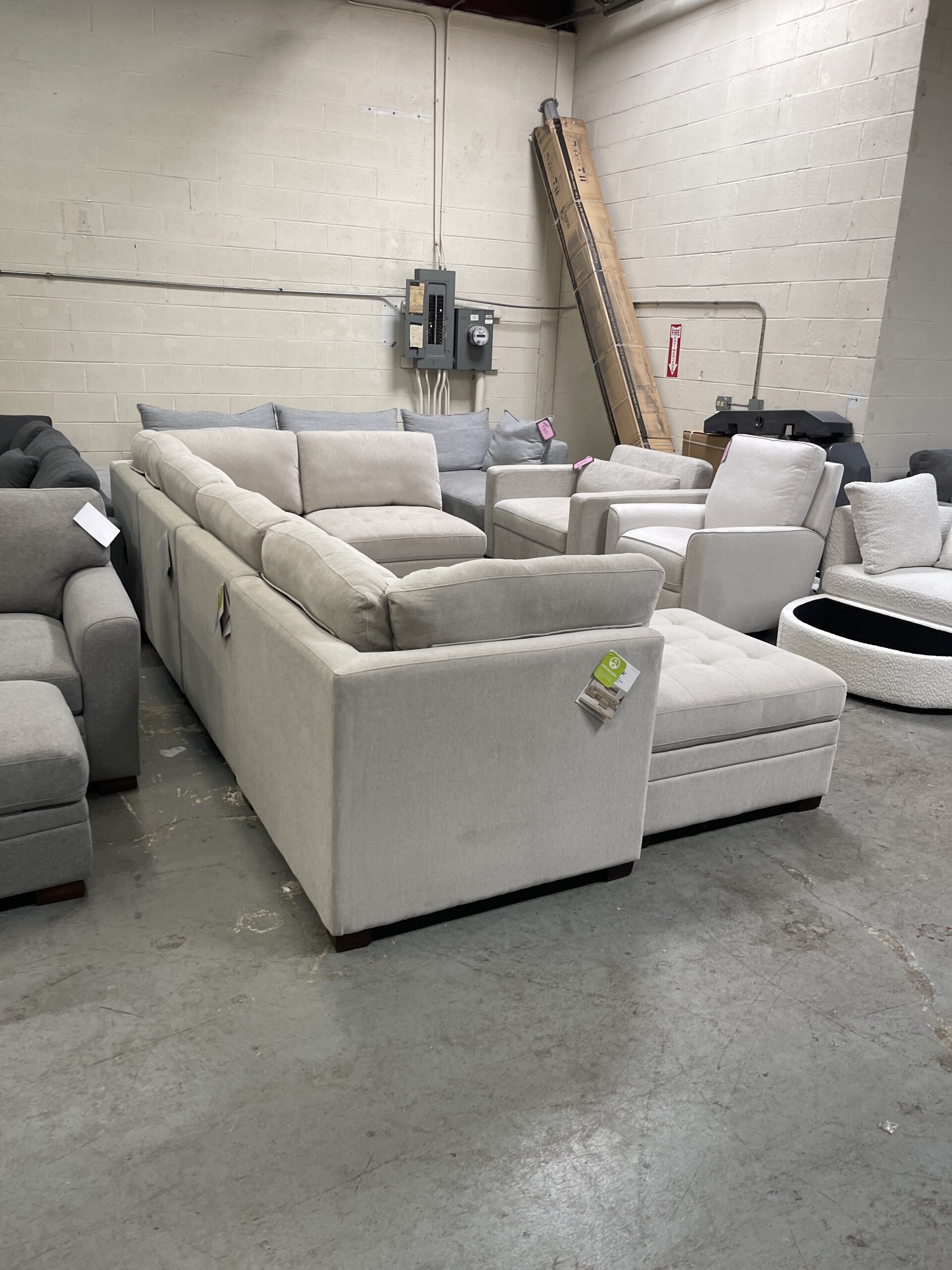 Thomasville Tisdale 6-Piece Fabric Modular Sectional with Storage Ottoman, Beige - Photo 9