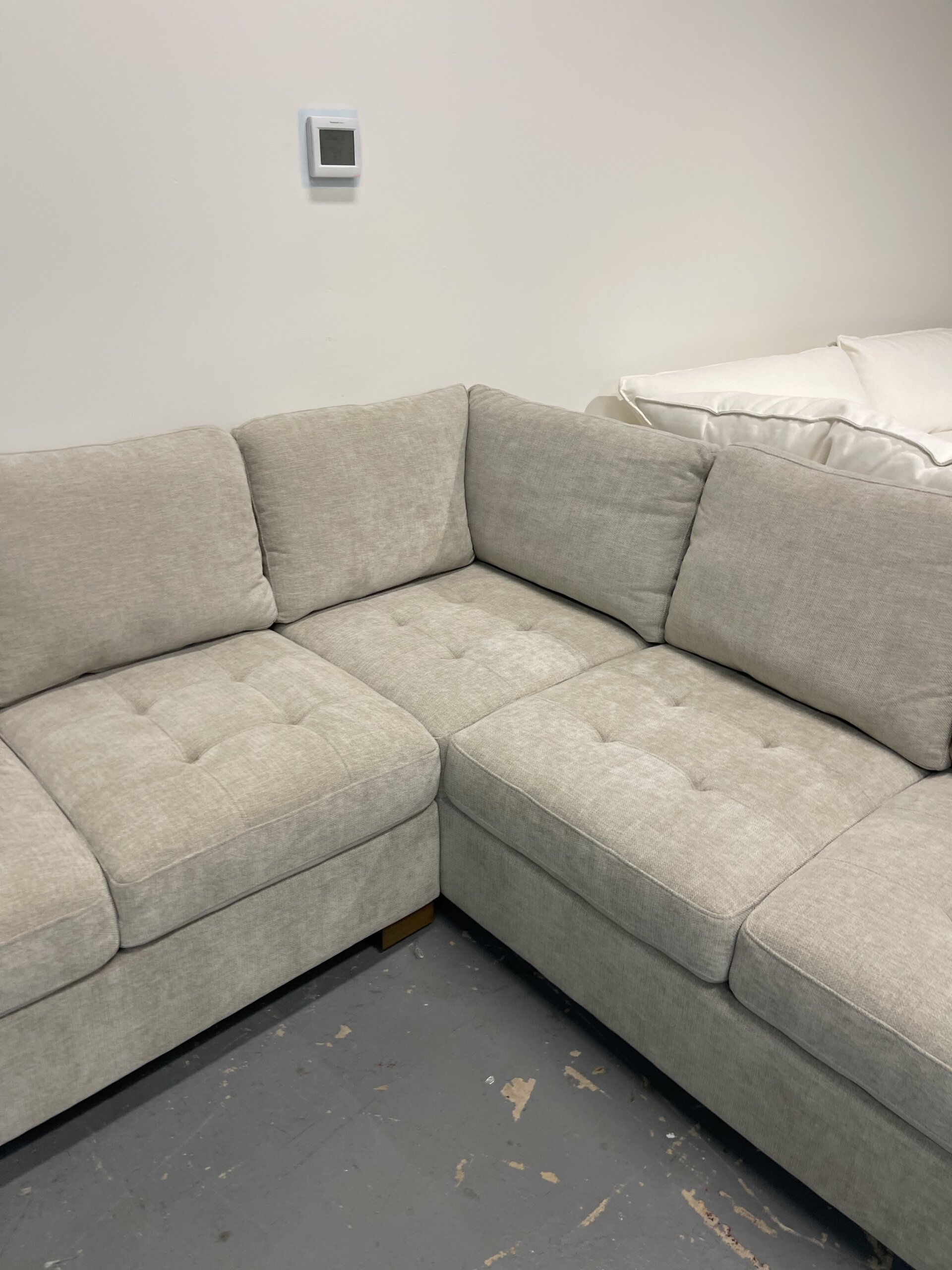 Thomasville Ellsford 2-piece Fabric Sectional, Beige - Photo 6