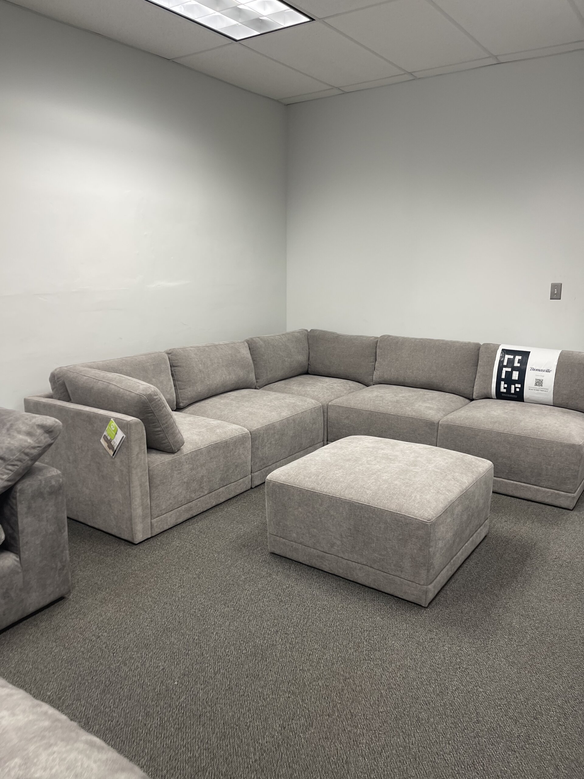 Thomasville Fallon Modular Sectional 6-piece Gray with Ottoman - Photo 1