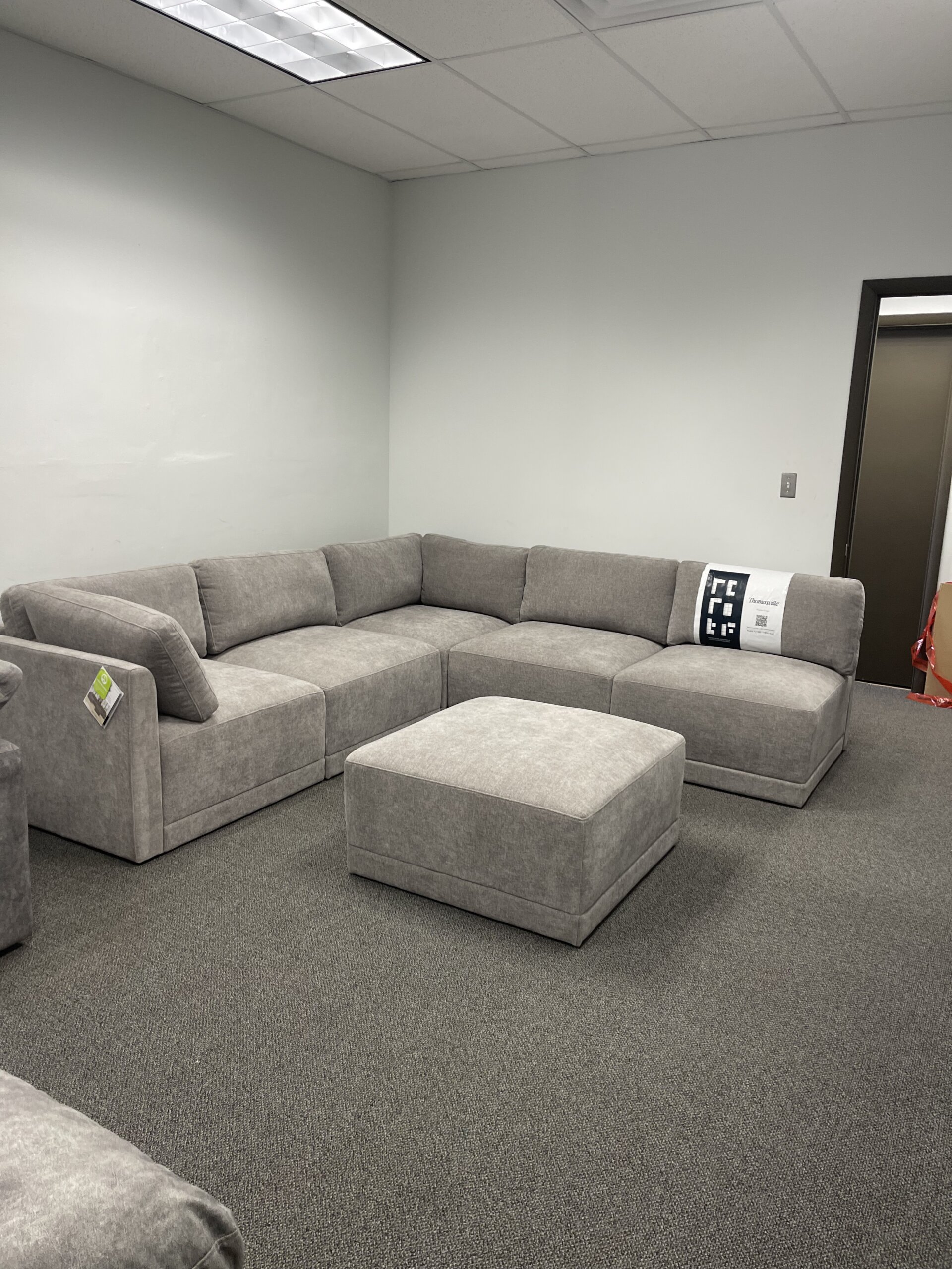Thomasville Fallon Modular Sectional 6-piece Gray with Ottoman - Photo 3