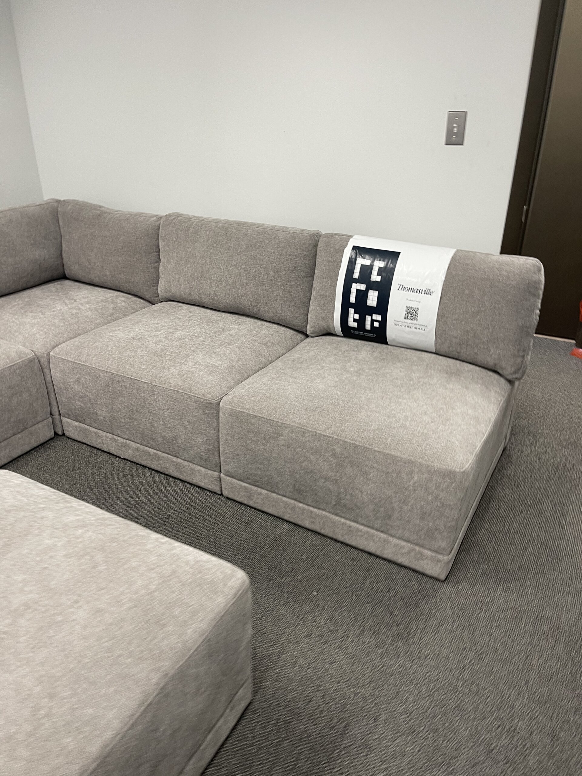 Thomasville Fallon Modular Sectional 6-piece Gray with Ottoman - Photo 5