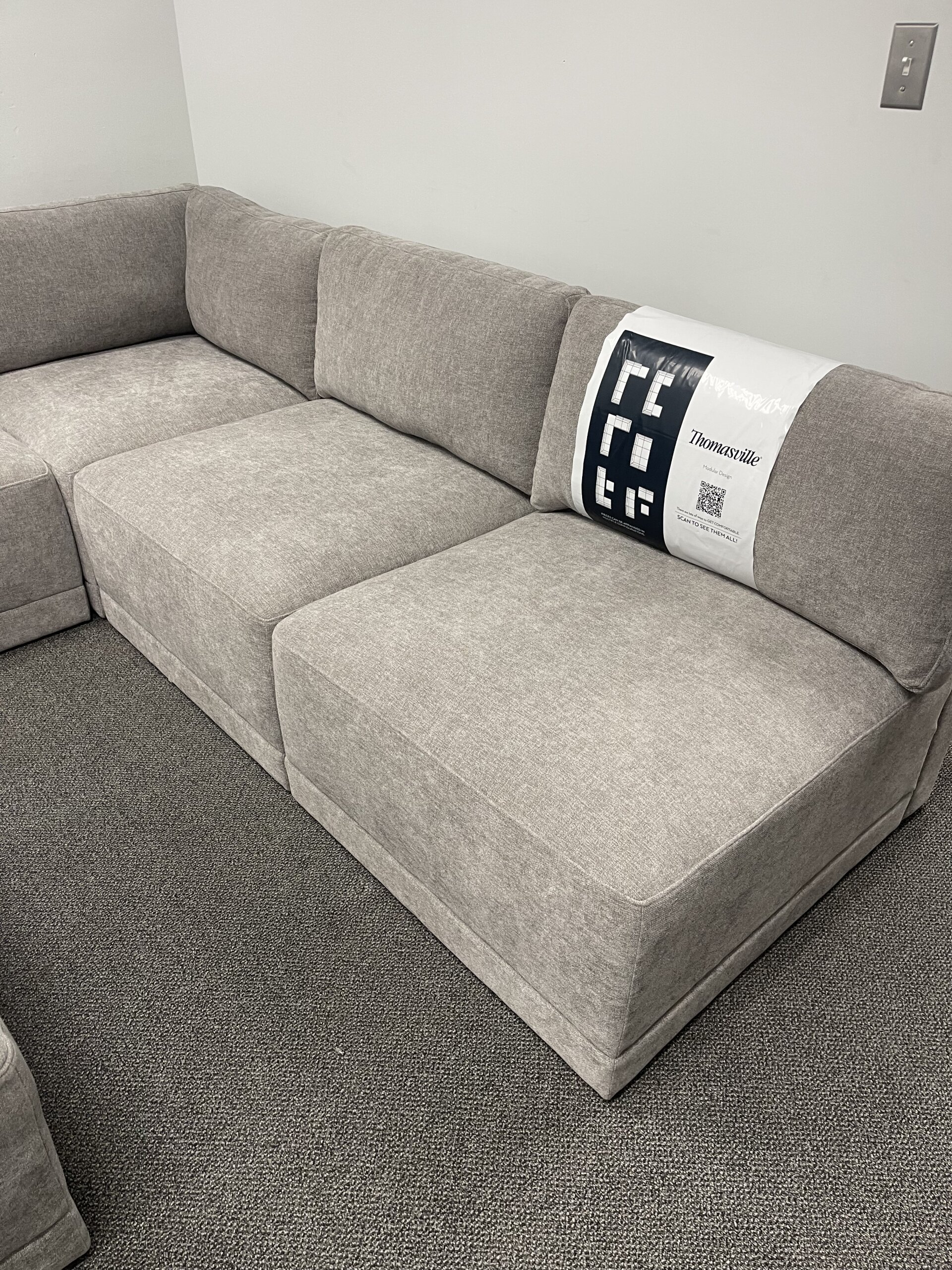 Thomasville Fallon Modular Sectional 6-piece Gray with Ottoman - Photo 8