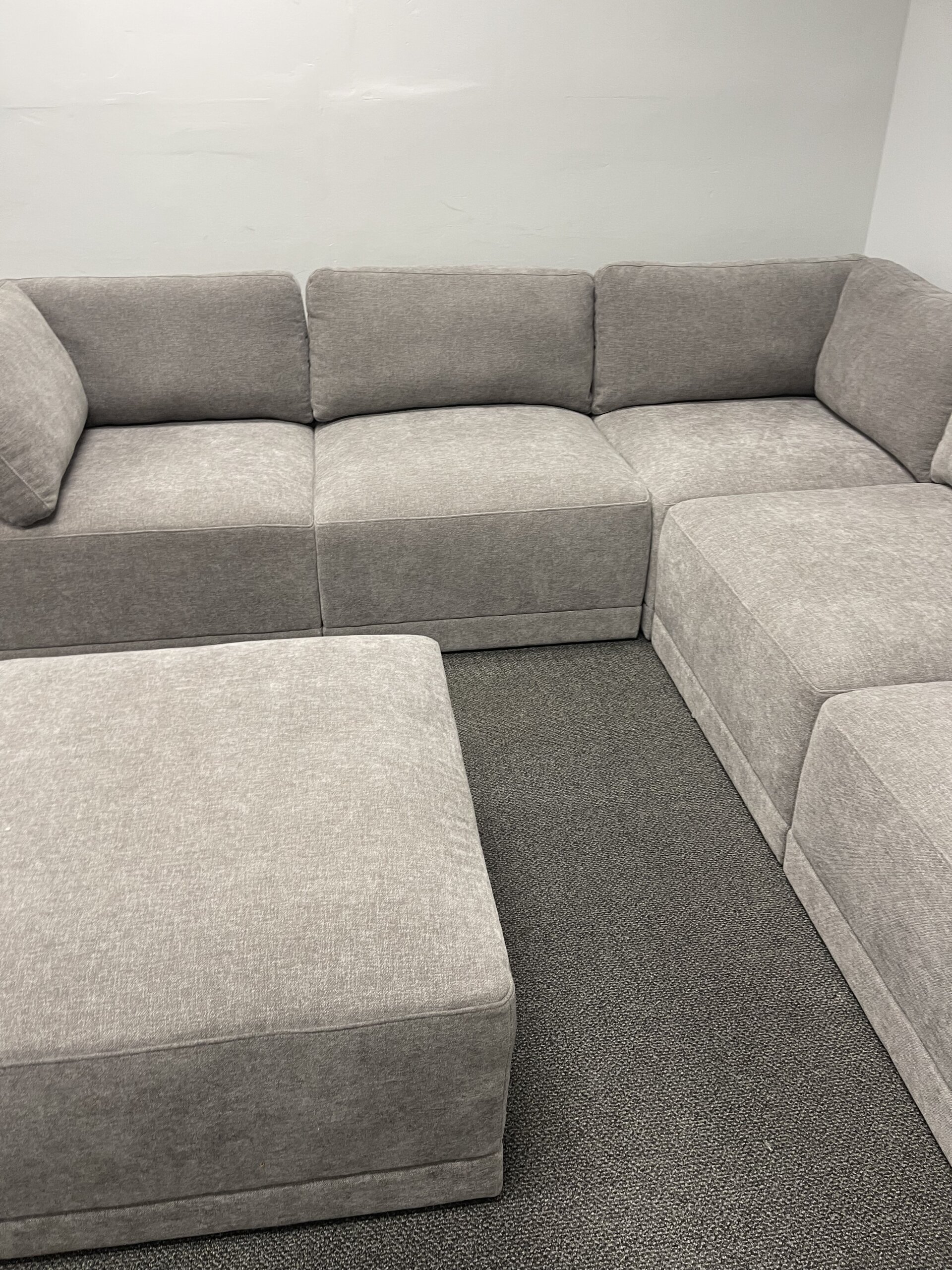 Thomasville Fallon Modular Sectional 6-piece Gray with Ottoman - Photo 9
