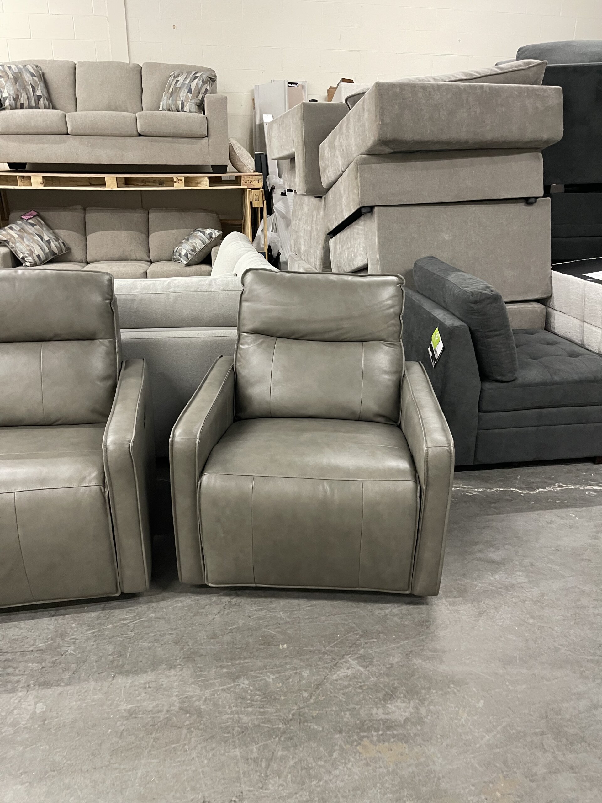 Henredon Keira Leather Zero-gravity Reclining Sofa - Photo 2