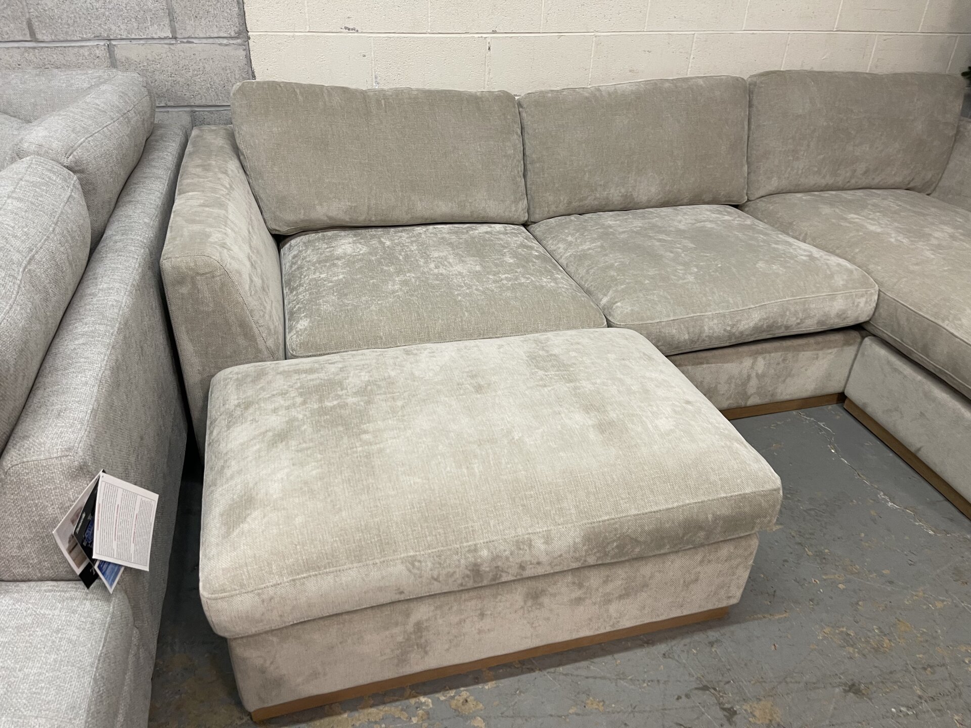 Henredon Caley Reversible Sofa Chaise with Ottoman - Photo 2