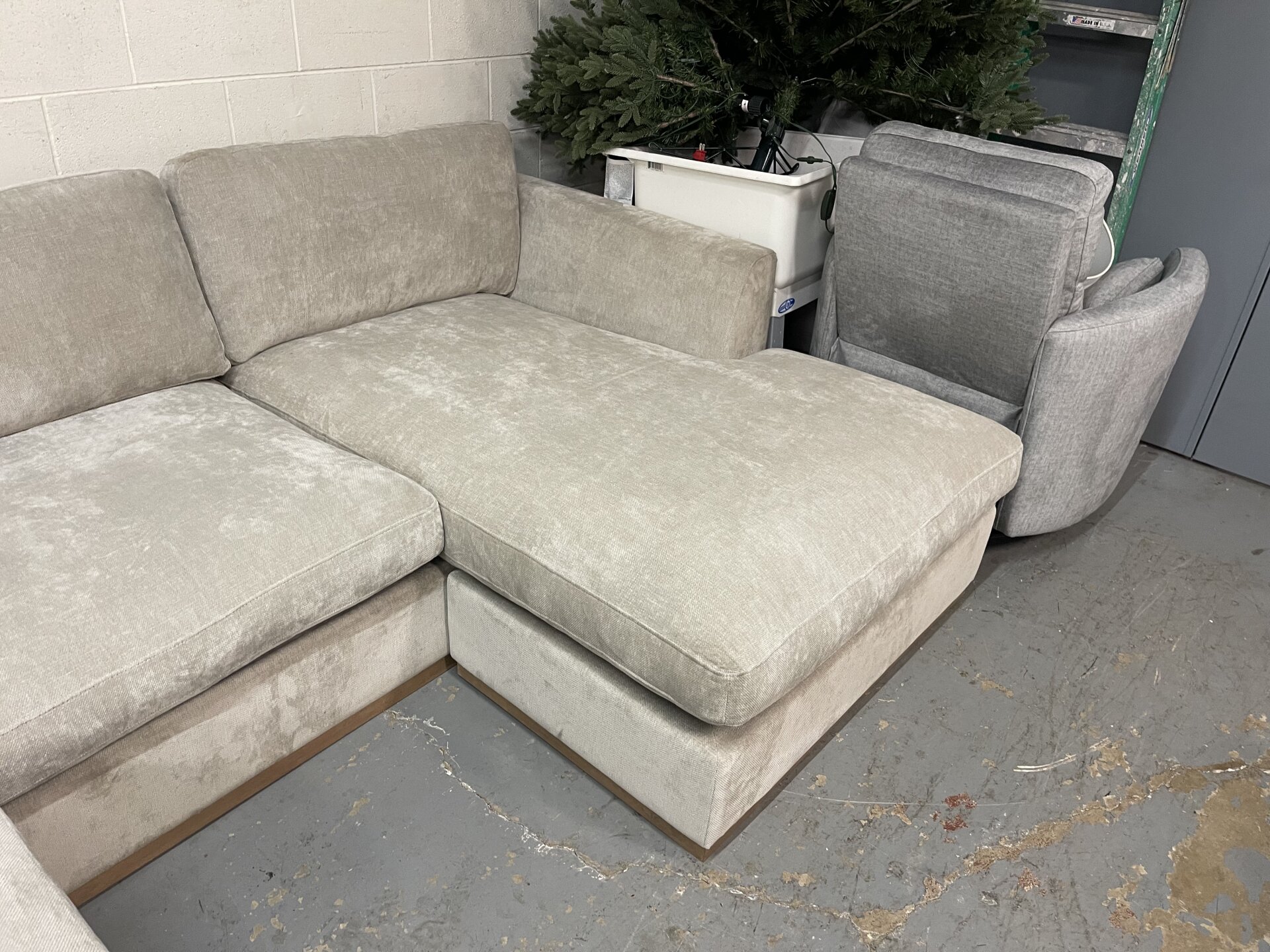 Henredon Caley Reversible Sofa Chaise with Ottoman - Photo 4