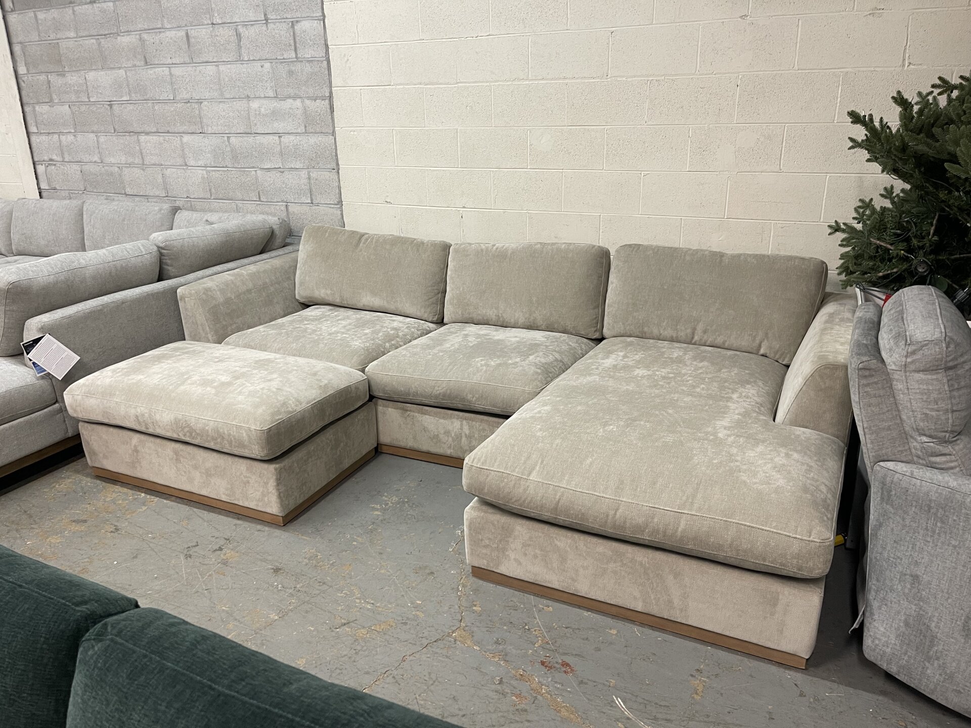 Henredon Caley Reversible Sofa Chaise with Ottoman - Photo 5