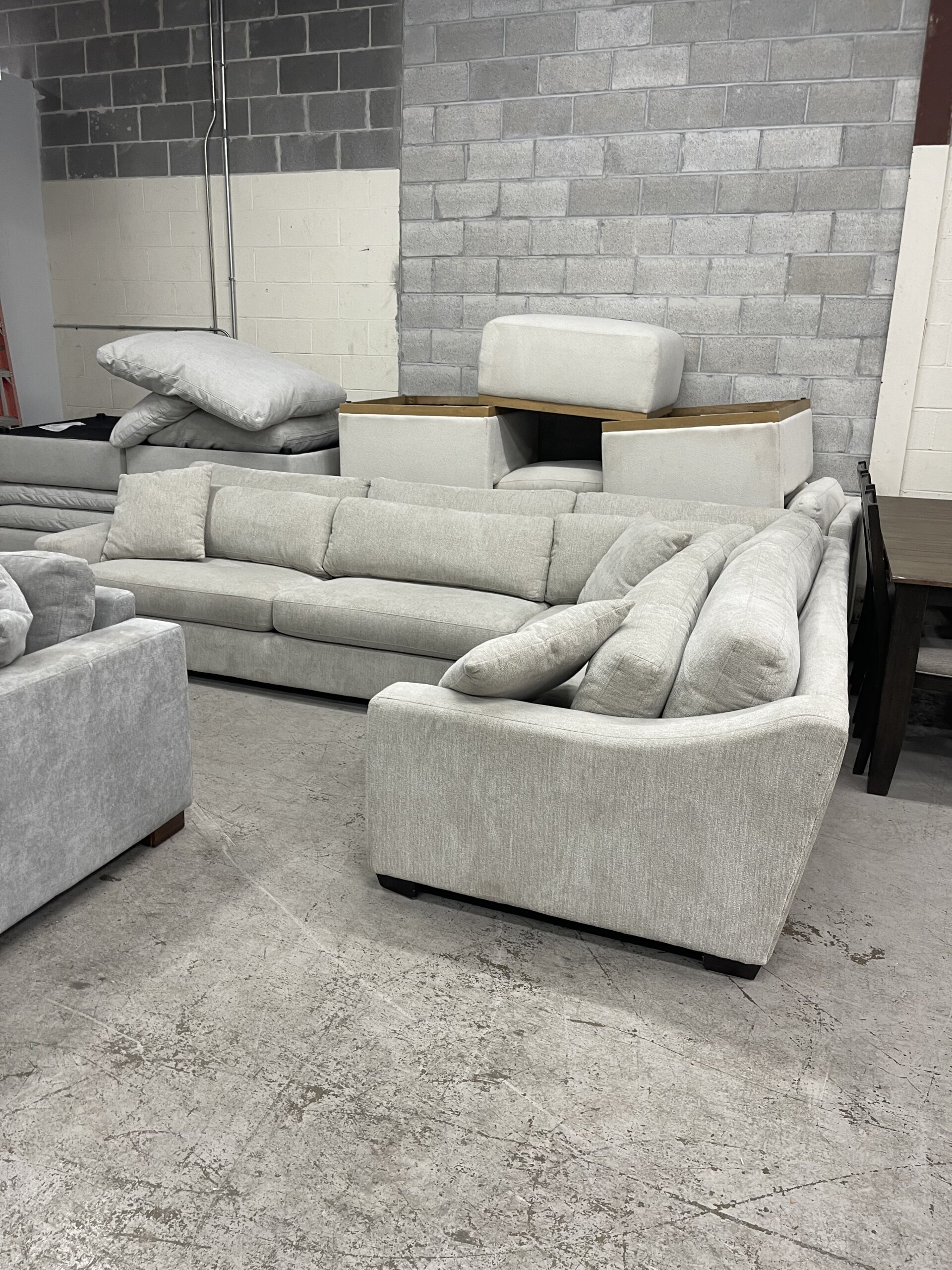Evelynne Fabric Sectional with Ottoman - Photo 8