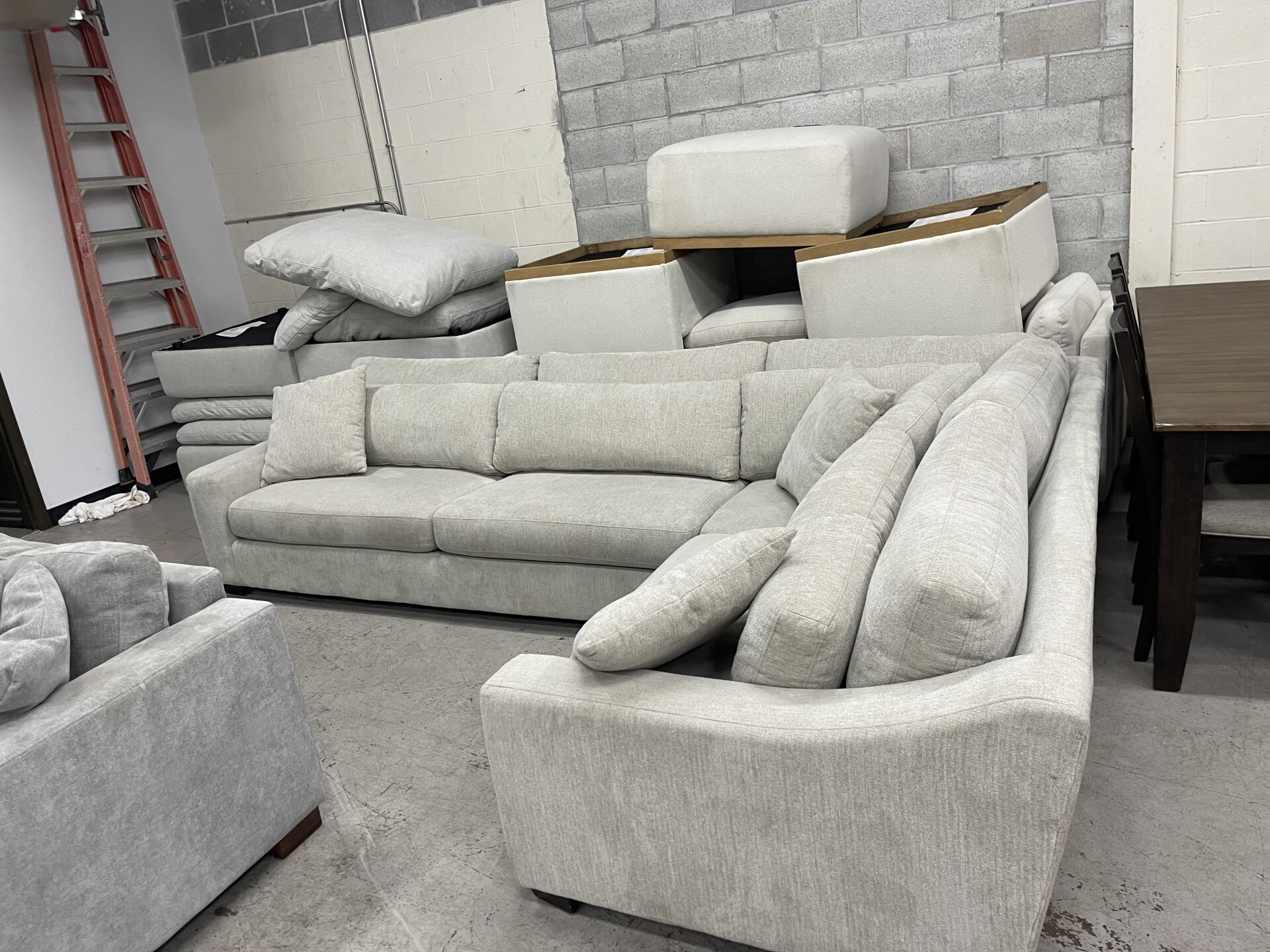 Evelynne Fabric Sectional with Ottoman - Photo 9