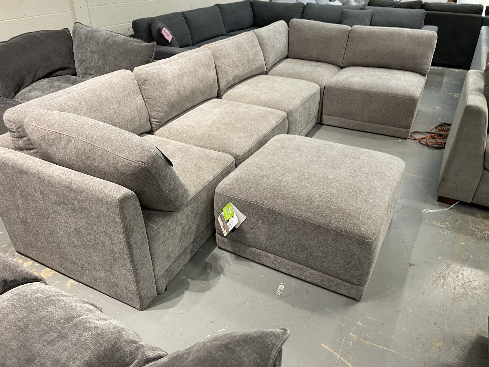 Thomasville Fallon Modular Sectional 6-piece Gray with Ottoman