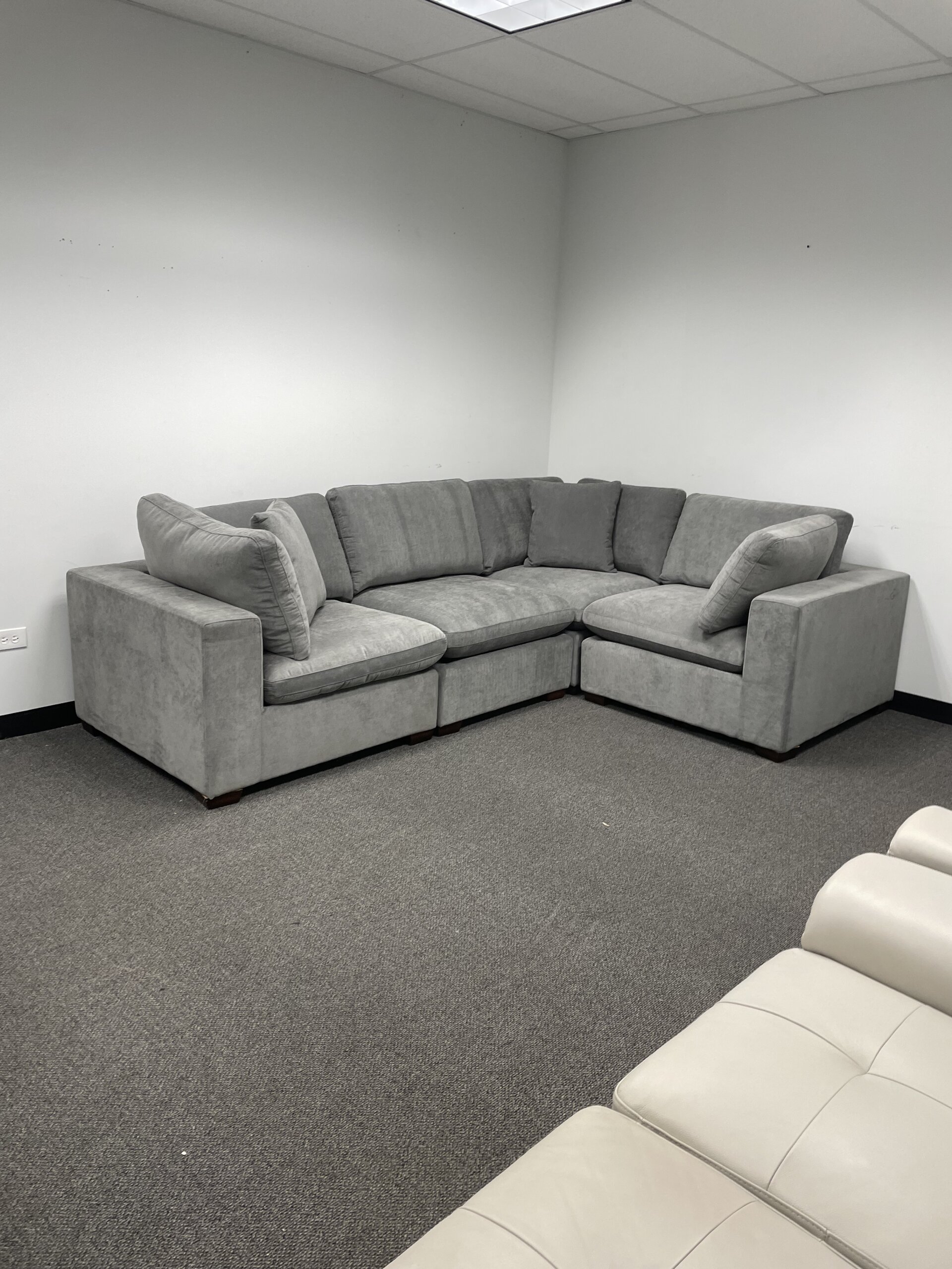 Thomasville Lowell 4-piece Fabric Modular Sectional - Photo 1