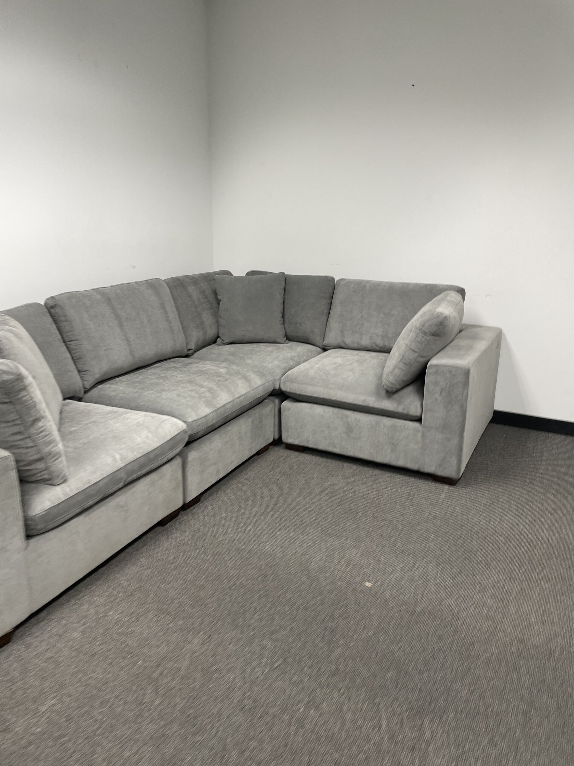 Thomasville Lowell 4-piece Fabric Modular Sectional - Photo 3