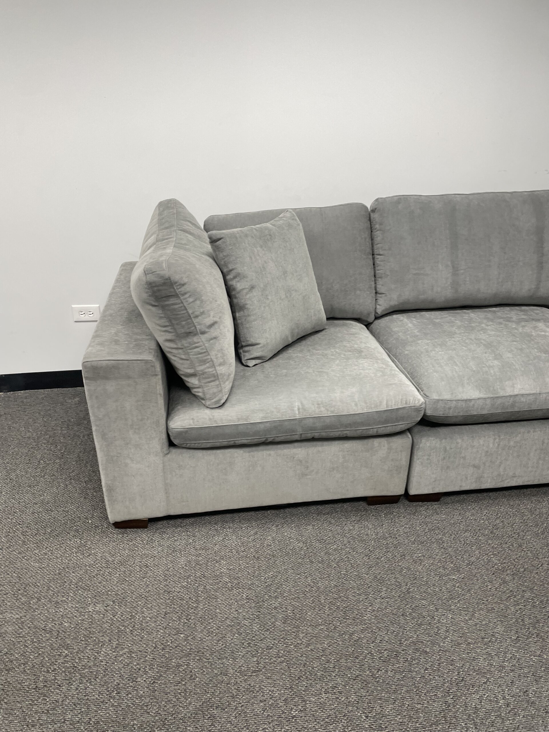 Thomasville Lowell 4-piece Fabric Modular Sectional - Photo 4