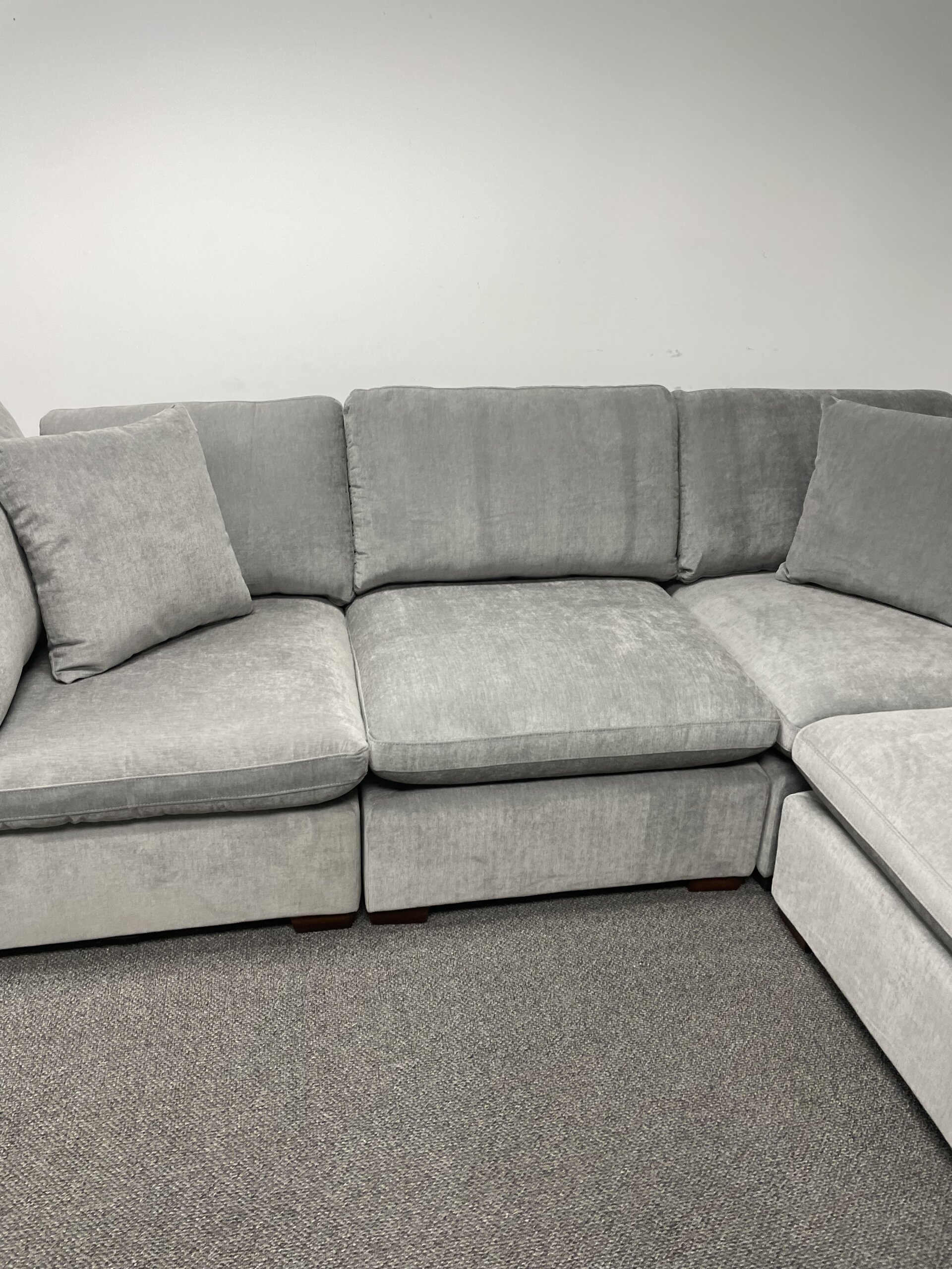 Thomasville Lowell 4-piece Fabric Modular Sectional - Photo 5