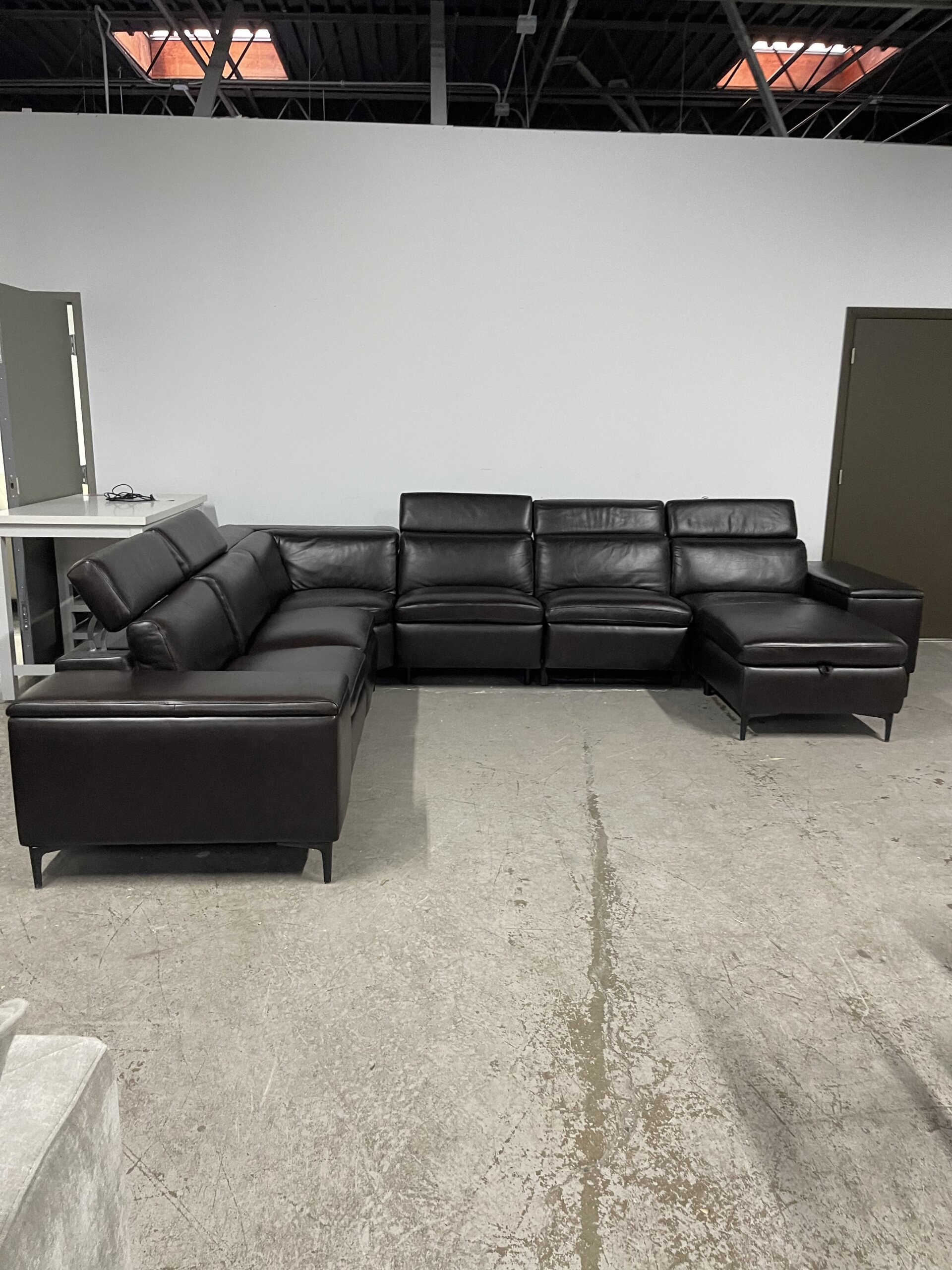 Barcalounger Bradford 6-piece Leather Reclining Sectional - Photo 1