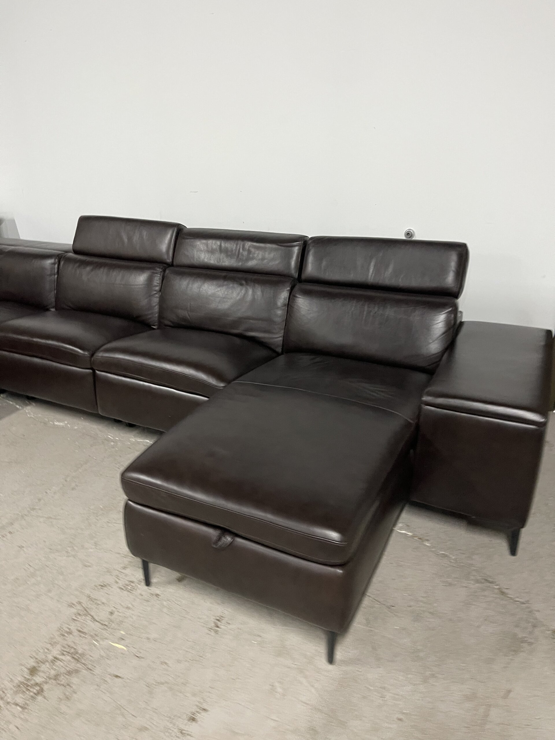 Barcalounger Bradford 6-piece Leather Reclining Sectional - Photo 2