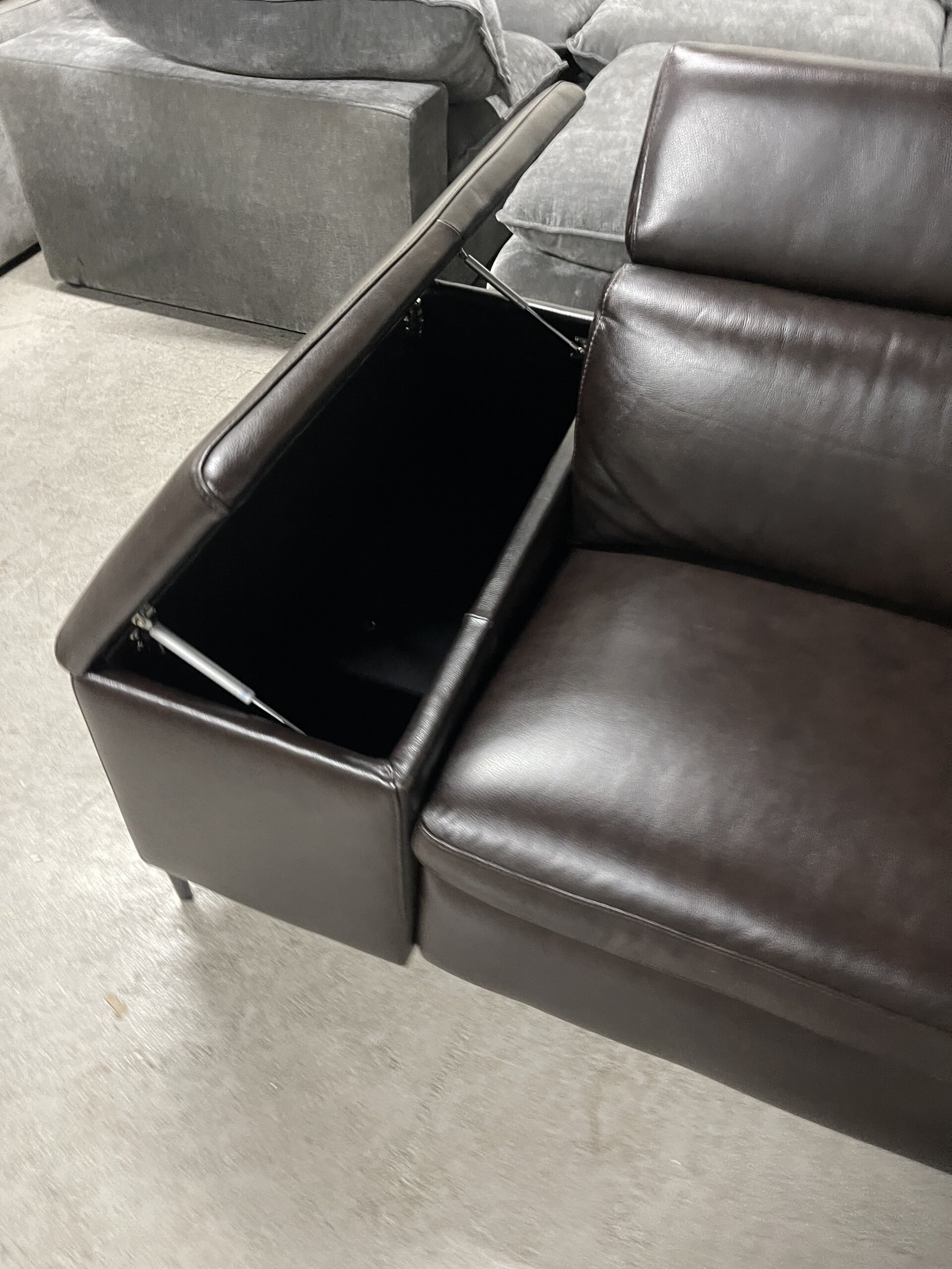 Barcalounger Bradford 6-piece Leather Reclining Sectional - Photo 6