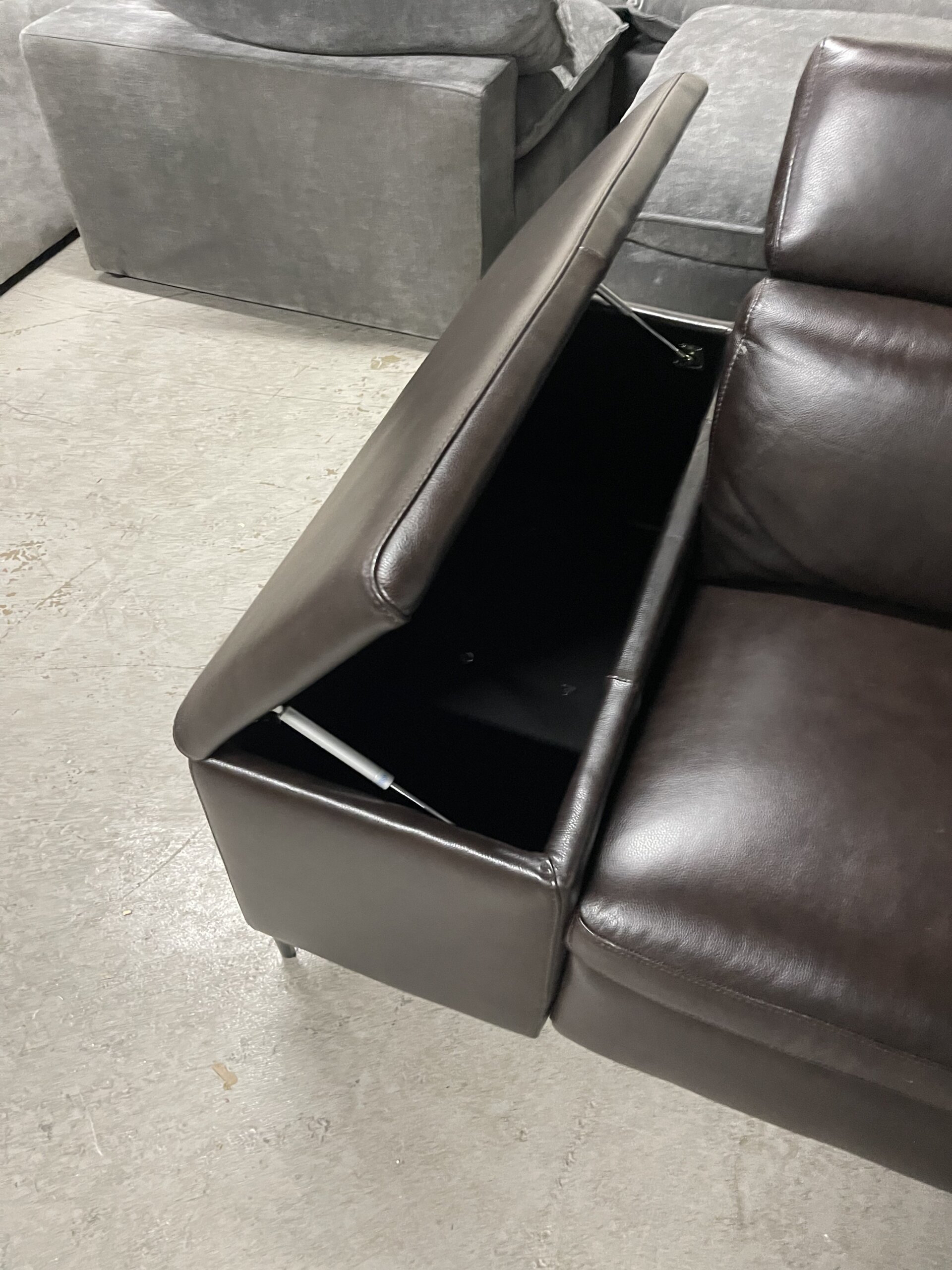 Barcalounger Bradford 6-piece Leather Reclining Sectional - Photo 7