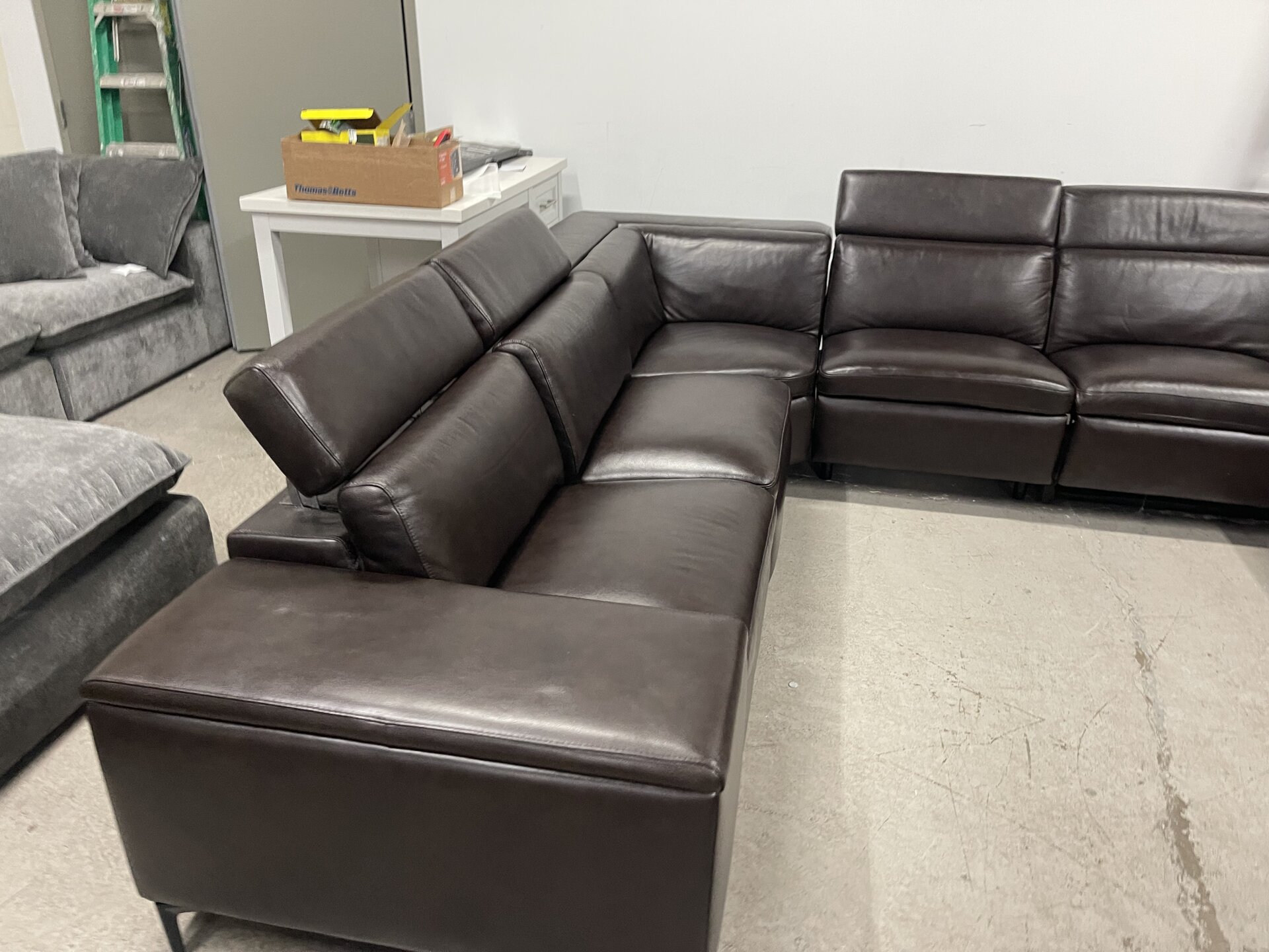 Barcalounger Bradford 6-piece Leather Reclining Sectional - Photo 12