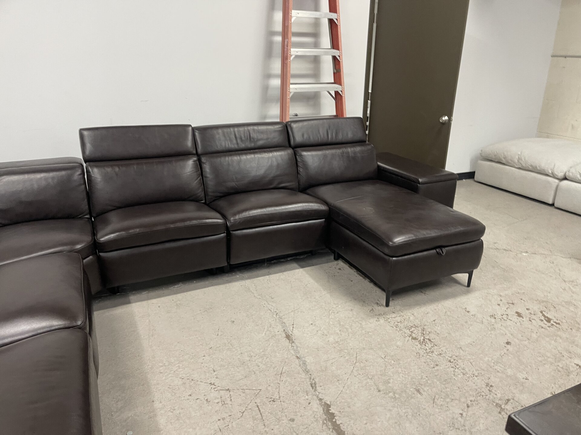 Barcalounger Bradford 6-piece Leather Reclining Sectional - Photo 13