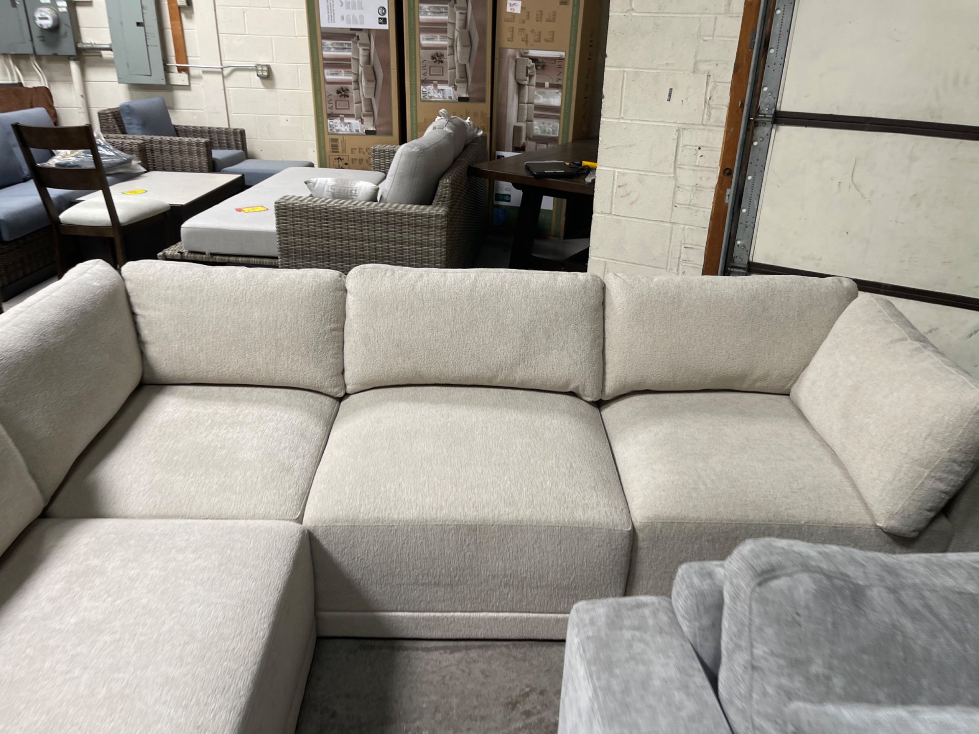 Thomasville Fallon Modular Sectional 6-piece Cream with Ottoman - Photo 4