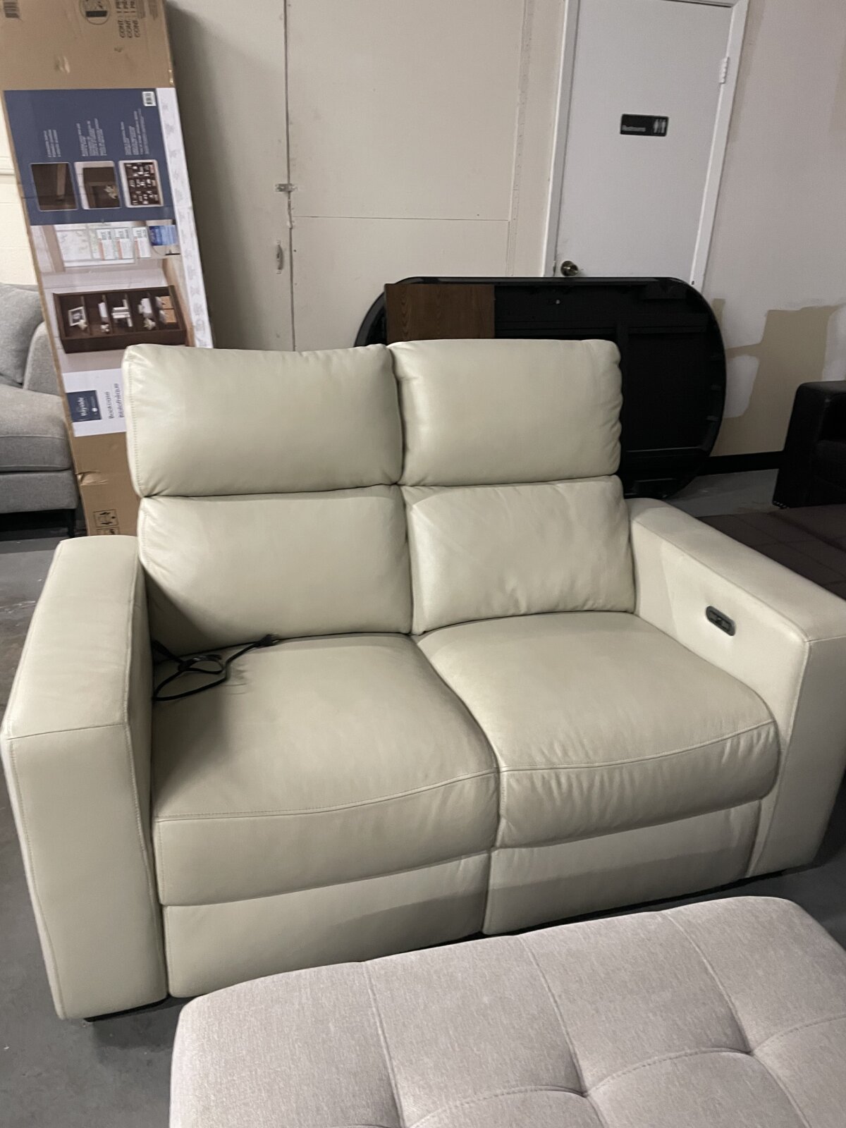 Kramer Leather Power Reclining Loveseat Couch - Photo 2